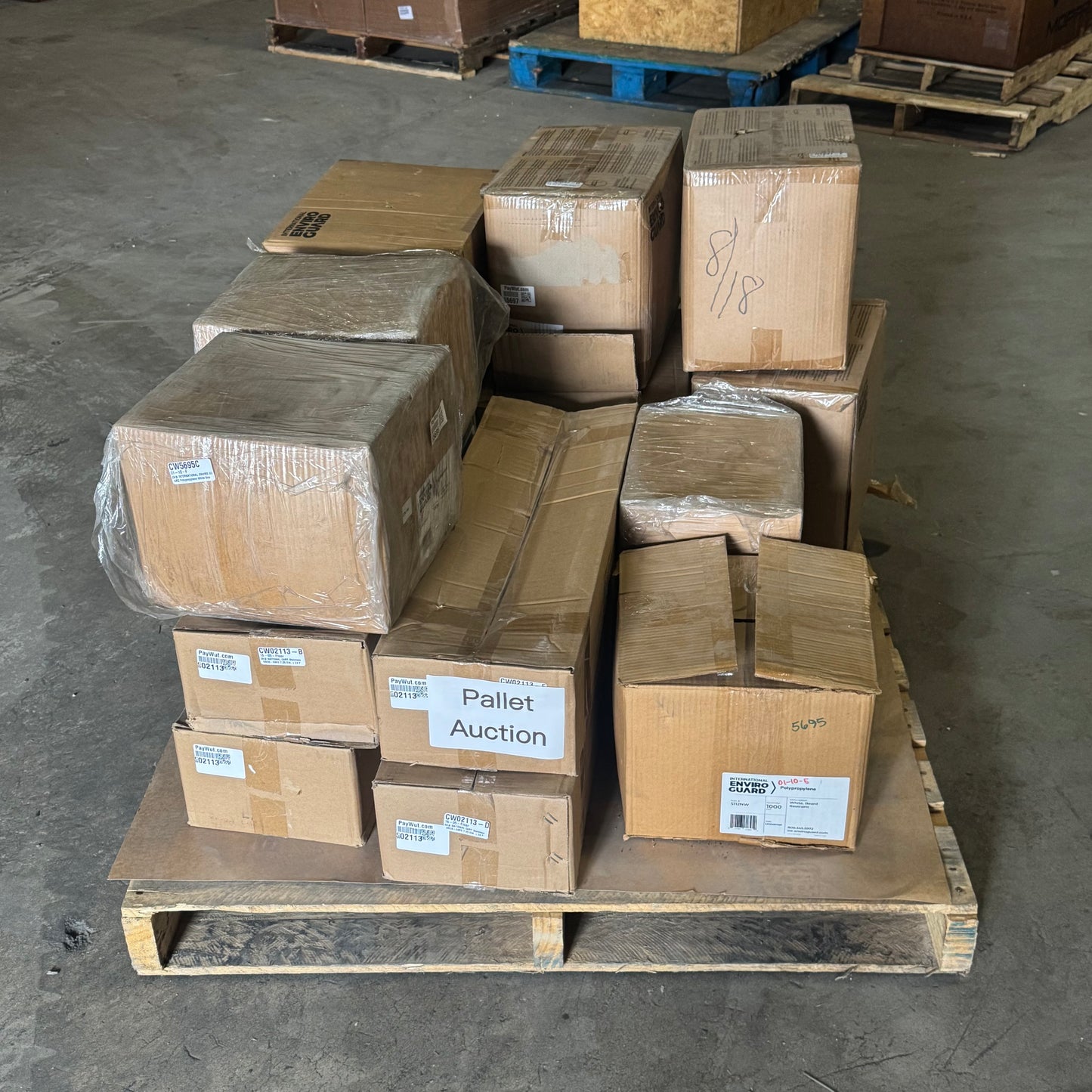 ZA@ Pallet of MIXED Floor Mounted Corner Guard, Polypropylene White & Blue Beard Restraint