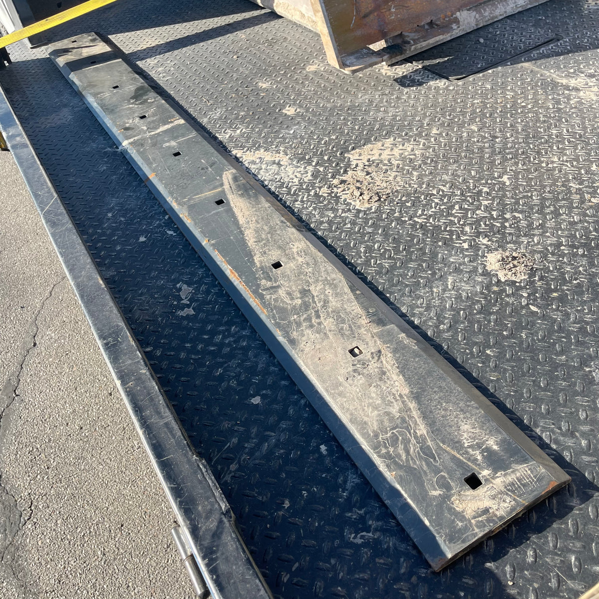 heavy-duty bucket cutting edge or loader bucket blade