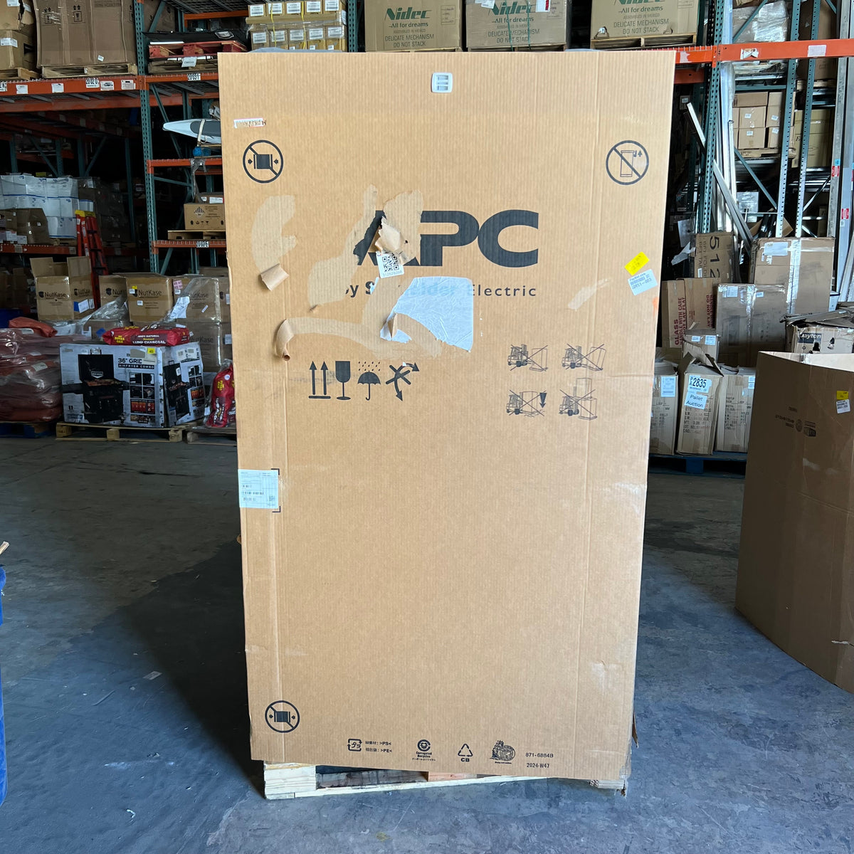 APC Netshelter Sx 42U Server Rack Enclosure Sz 24"W x 43"L x 78.5"H - Black AR3100