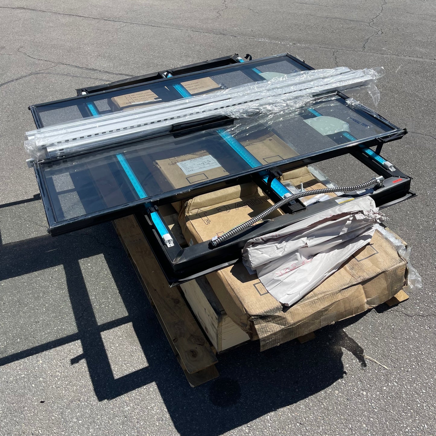 ZA@ Pallet of ANTHONY Coolrite / Freezrite Door Parts (AS-IS)