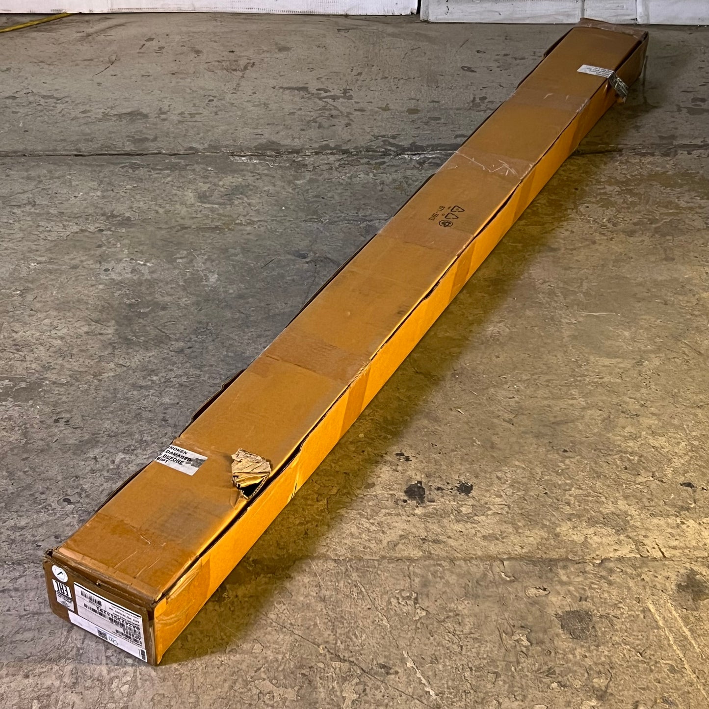 APC SCHNEIDER ELECTRIC Rack Pdu Metered 16A Sz 70.51"H x 2.20"W x 1.73"D AP8881