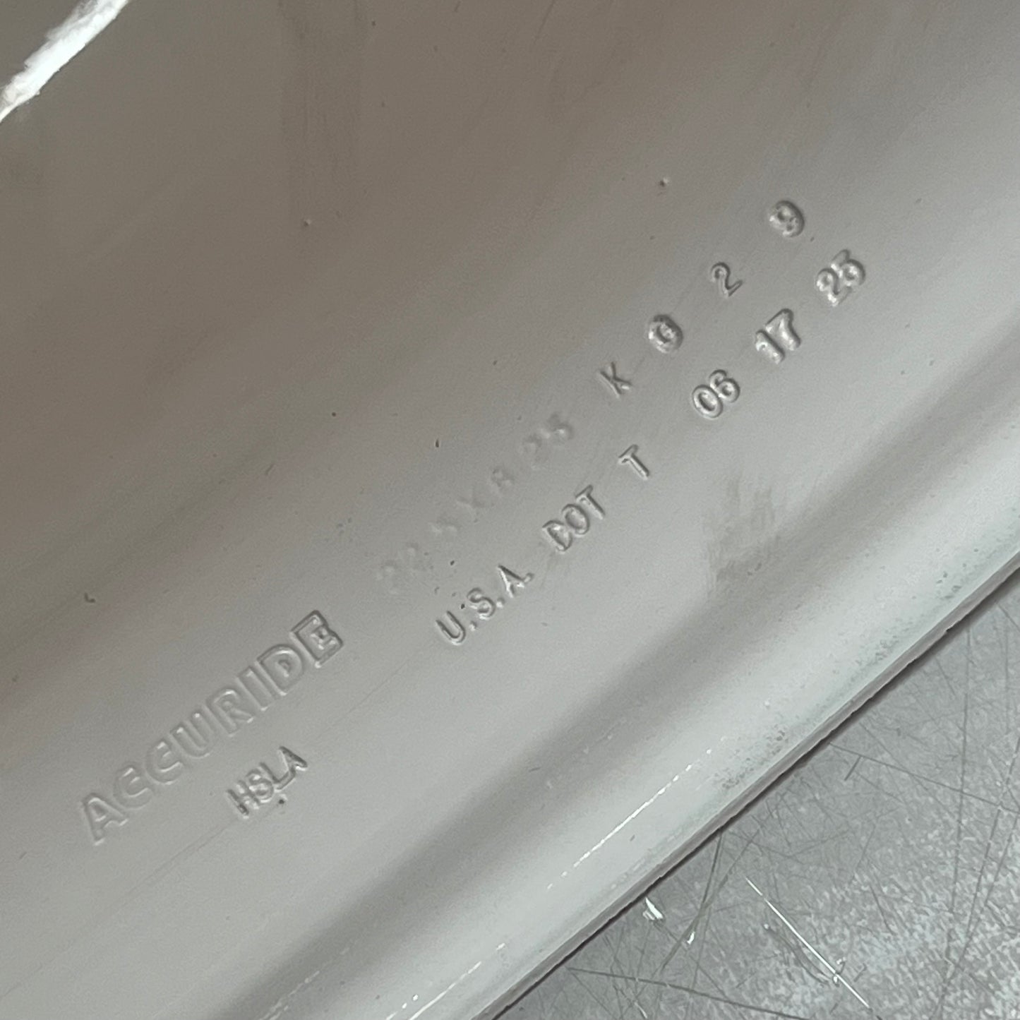 ACCURIDE Accu-Lite Commercial Vehicle Steel Wheel Max 7400lbs 125PSI White 51487