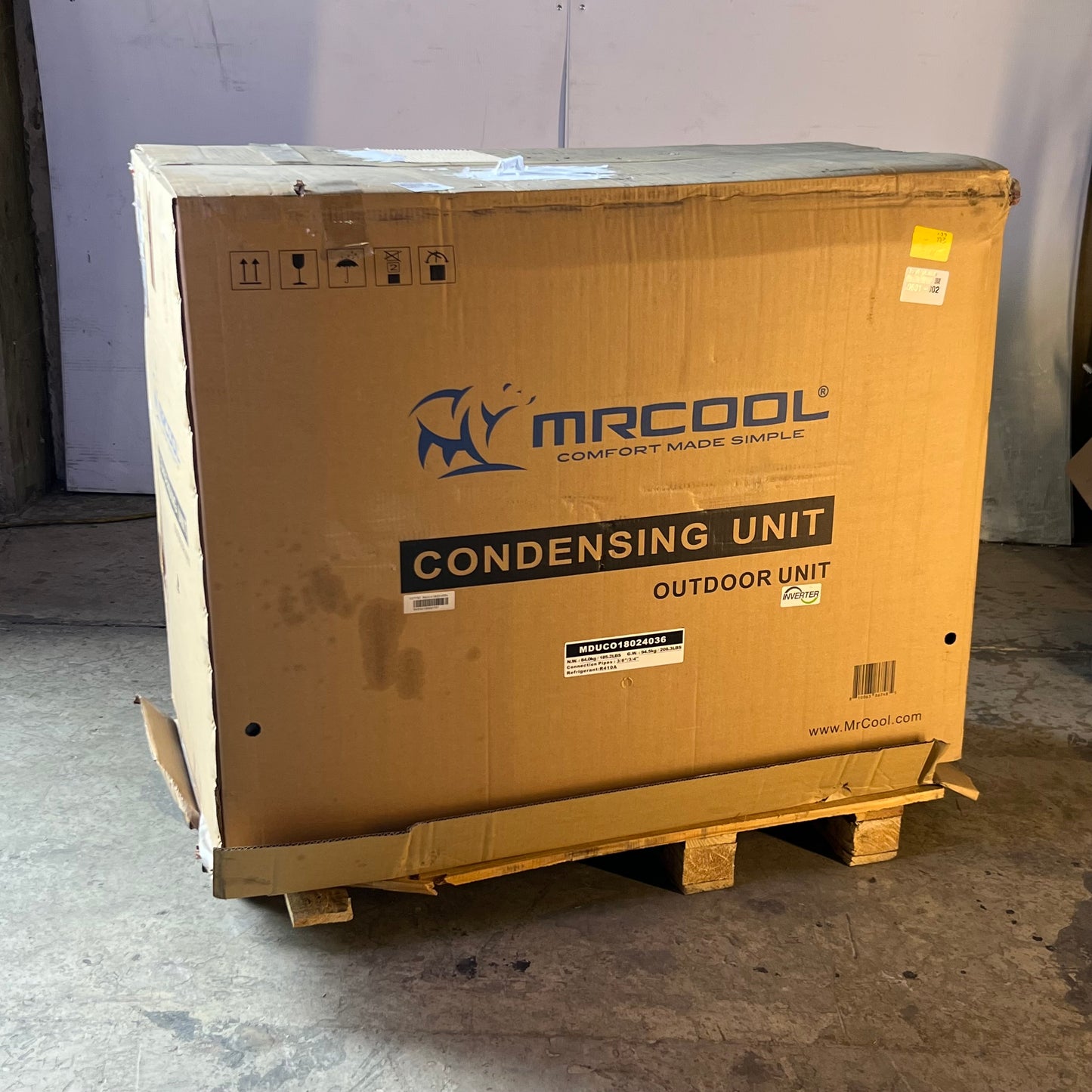 MRCOOL Split Type Air Conditioner Outdoor Unit 36000 BTU 208/230V - MDUCO18024036 (New Other, Minor Bent Fins on Condenser Coil)