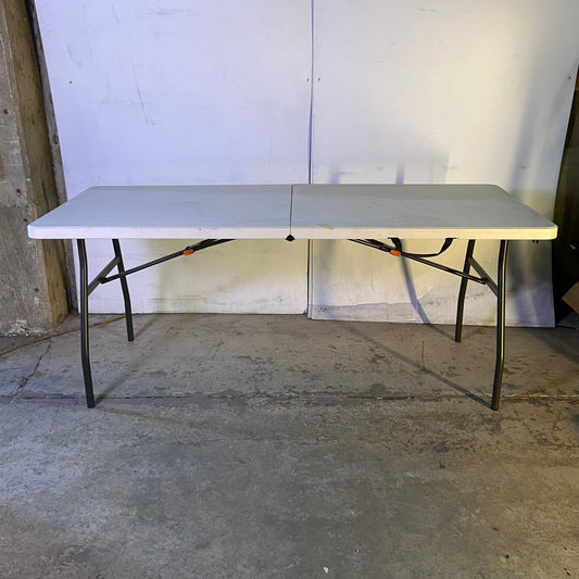 ZA@ HDX 6 ft. Folding Table, Grey SD88B0725 (New Other, With A Little Small Scratches)