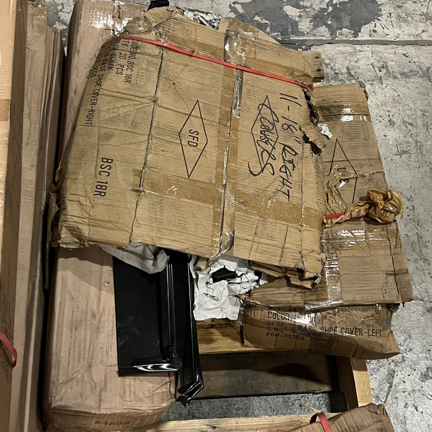 ZA@ Pallet of MIXED Assorted Retail Shelving Parts W/ Hardware Black/Crème/Silver (AS-IS)