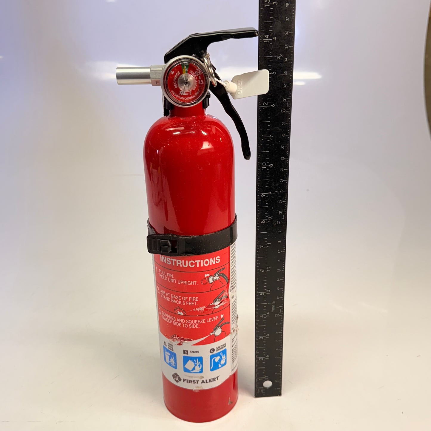 FIRST ALERT(2 PACK) Home1 Multipurpose ABC Rechargeable Fire Extinguisher 2.5 Lb 1-A:10-B:C(New-Other)