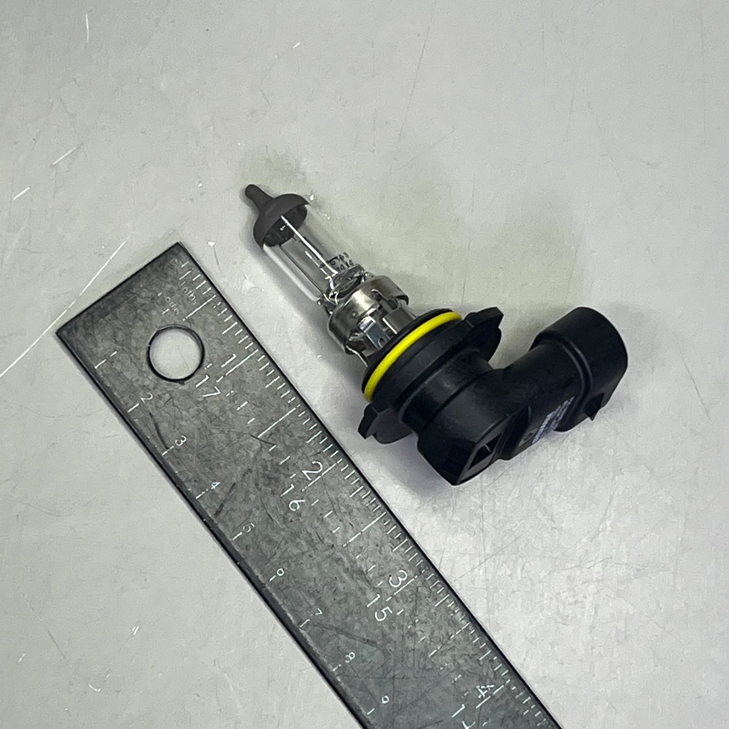 SYLVANIA 9006 Standard Halogen Headlight Bulbs – 2 Pack