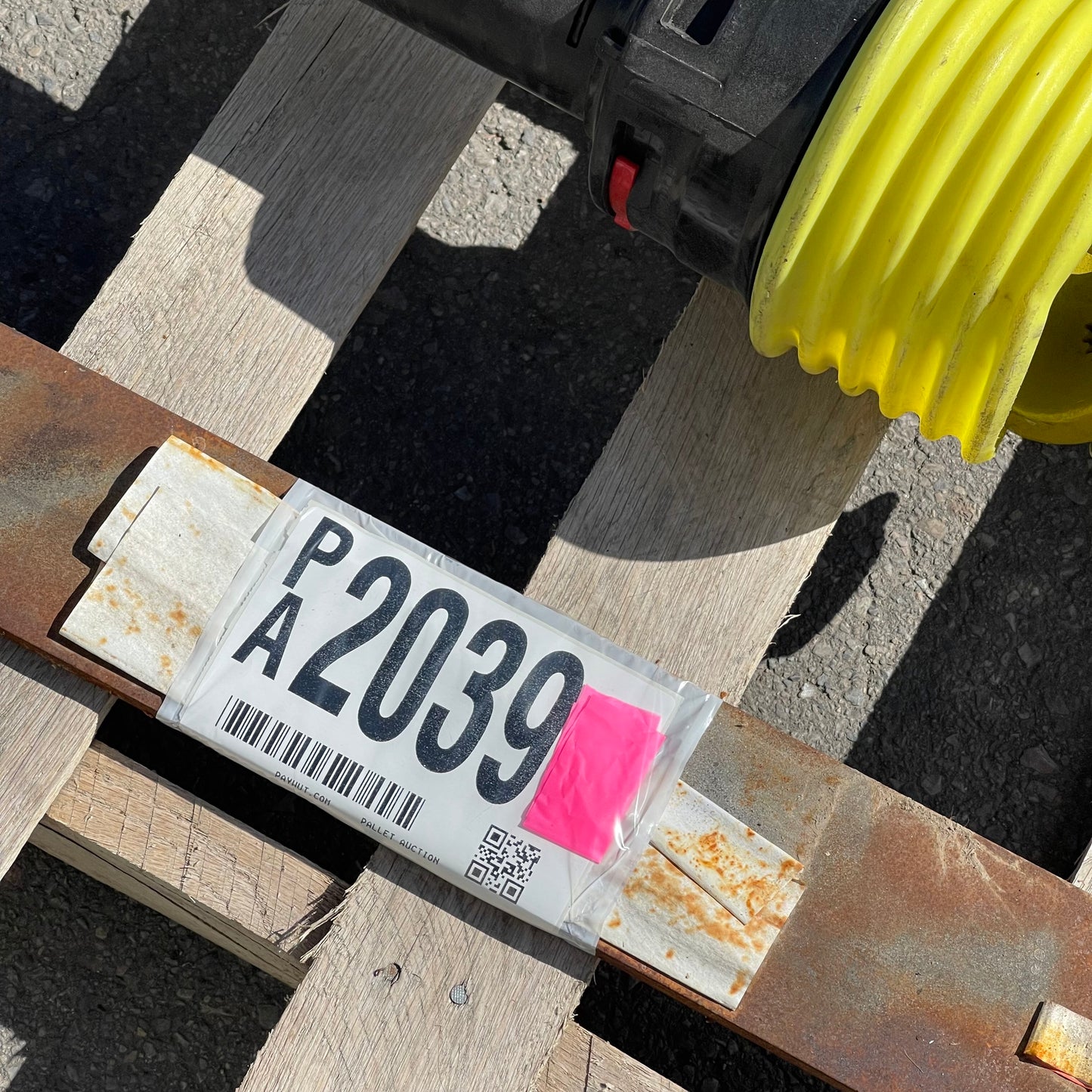 ZA@ Pallet of MIXED Steel Rods, Pipes, Bent Pry Bar, & Drive Shaft (AS-IS)