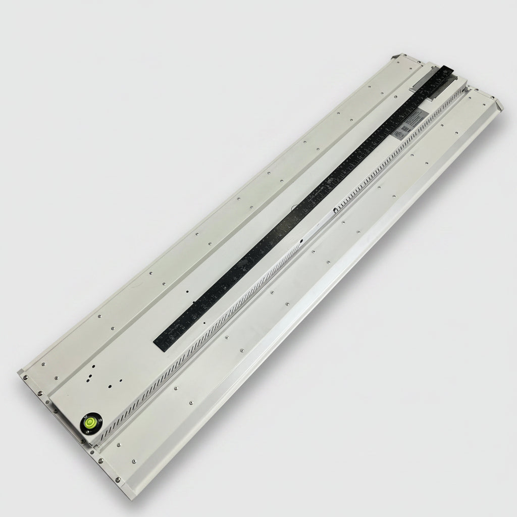 HBL Bay Linear W/ Z10 Control-ready 120-277V White HBL/300S/44FR/8CS-Z10