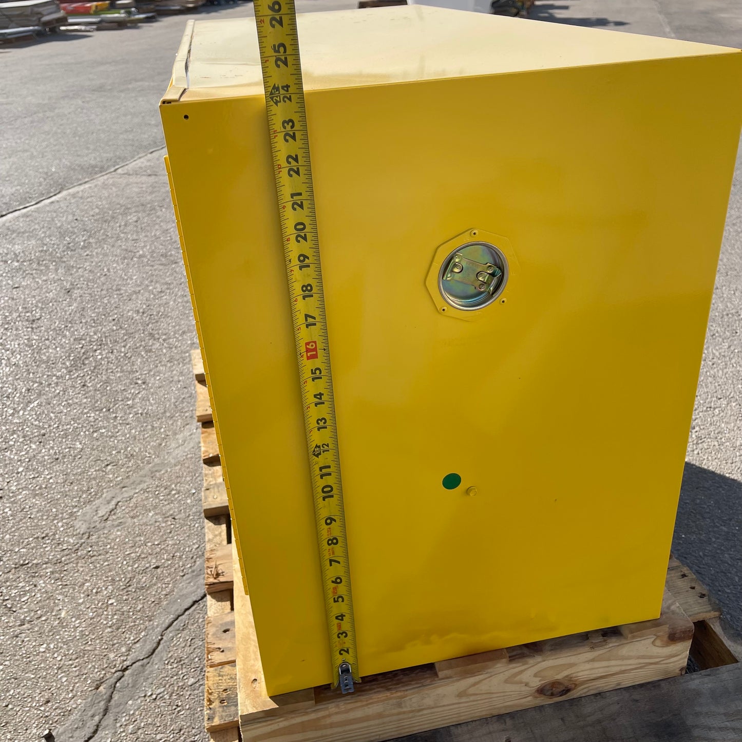 Z@ Pallet of JUSTRITE Sure-Grip EX Flammable Liquid Storage Cabinet 17 Gal Capacity 43"x24"x18" 891700