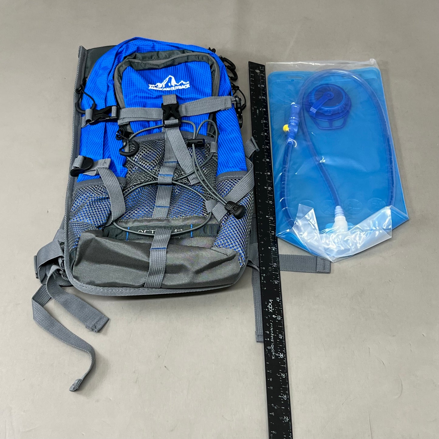 AMERICAN OUTBACK World Famous Hiker Sports Hydration Pack 2L Blue/Grey XHB-049