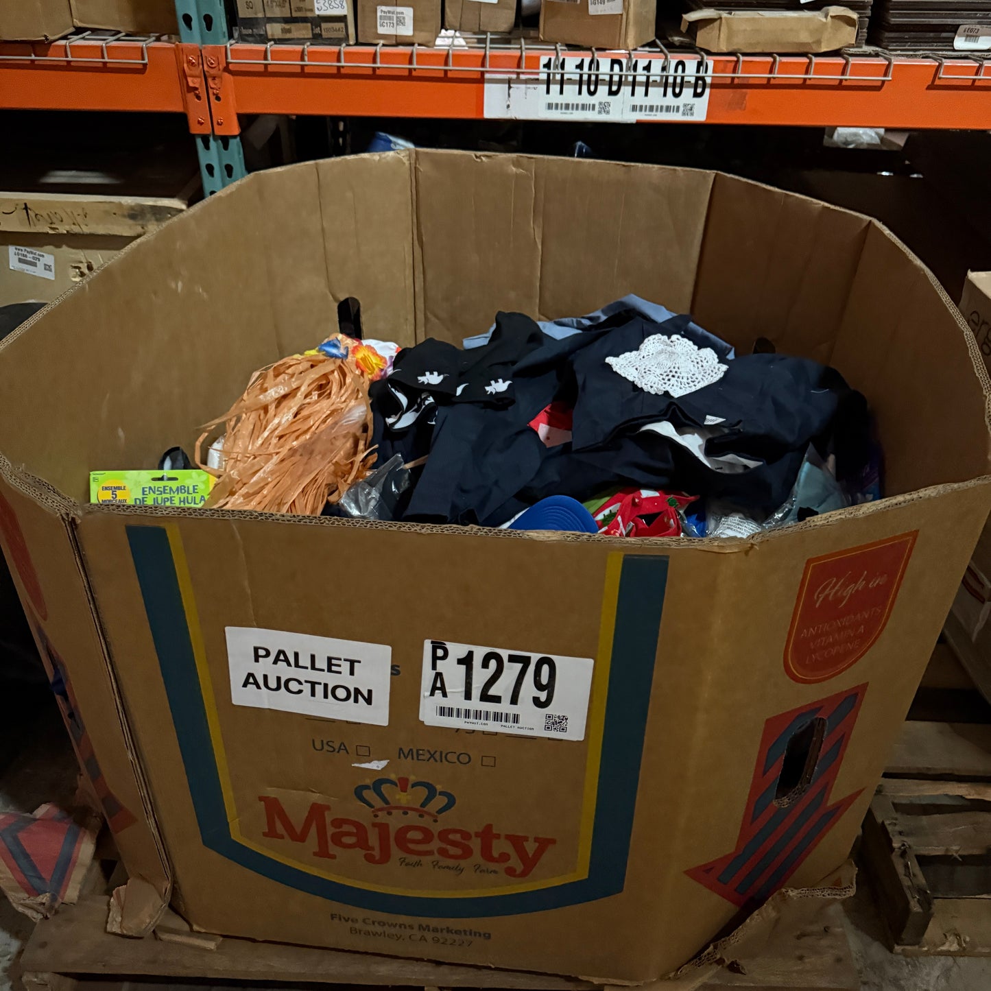 ZA@ Pallet of Men’s & Women’s Clothing! Includes Bonus Grass Skirt w/ Seashell Bra & Striped Pants! PayWut?!