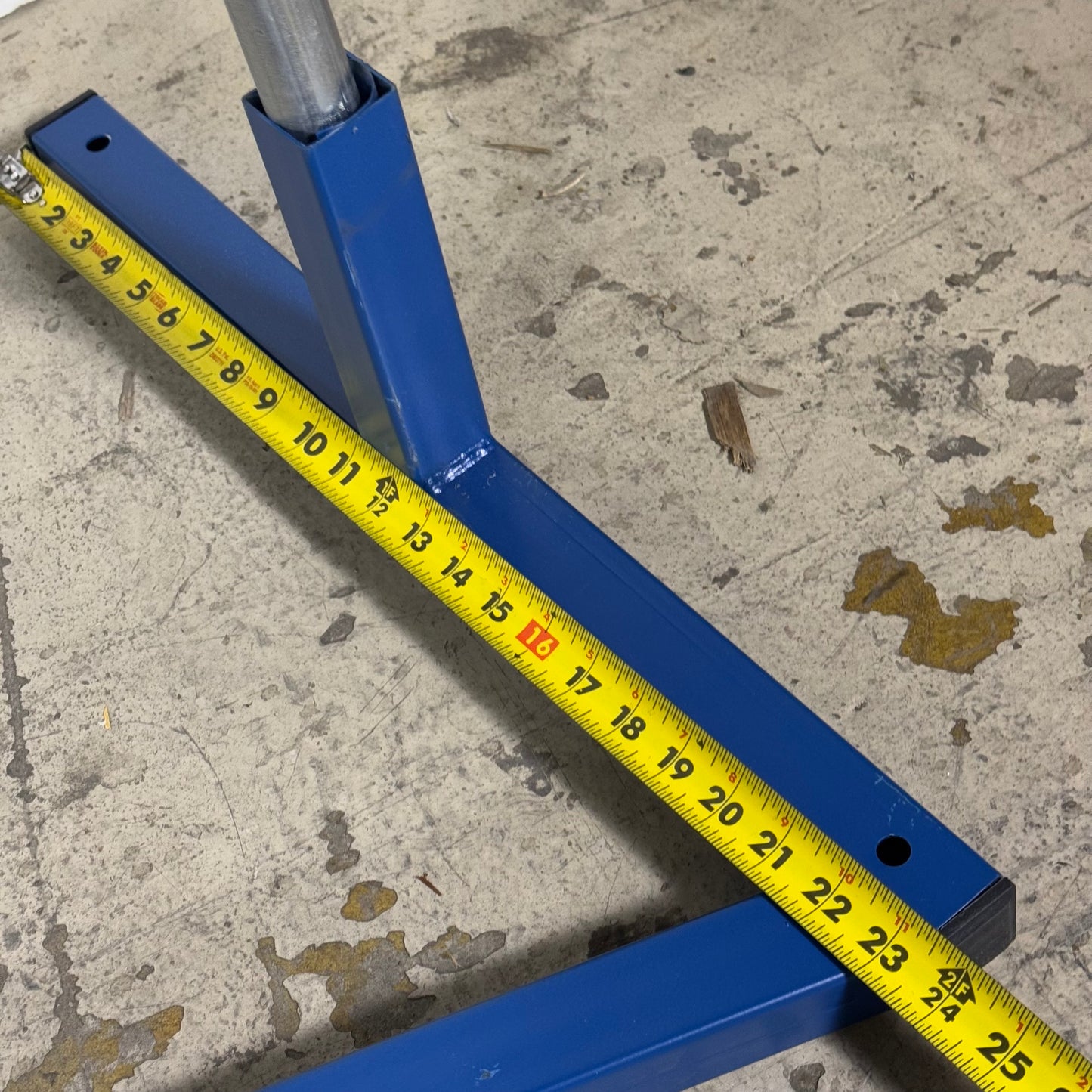XL Indoor 3D Target Stand Sz 61.5" H x 66.5" L x 23.5" W, Blue/Grey