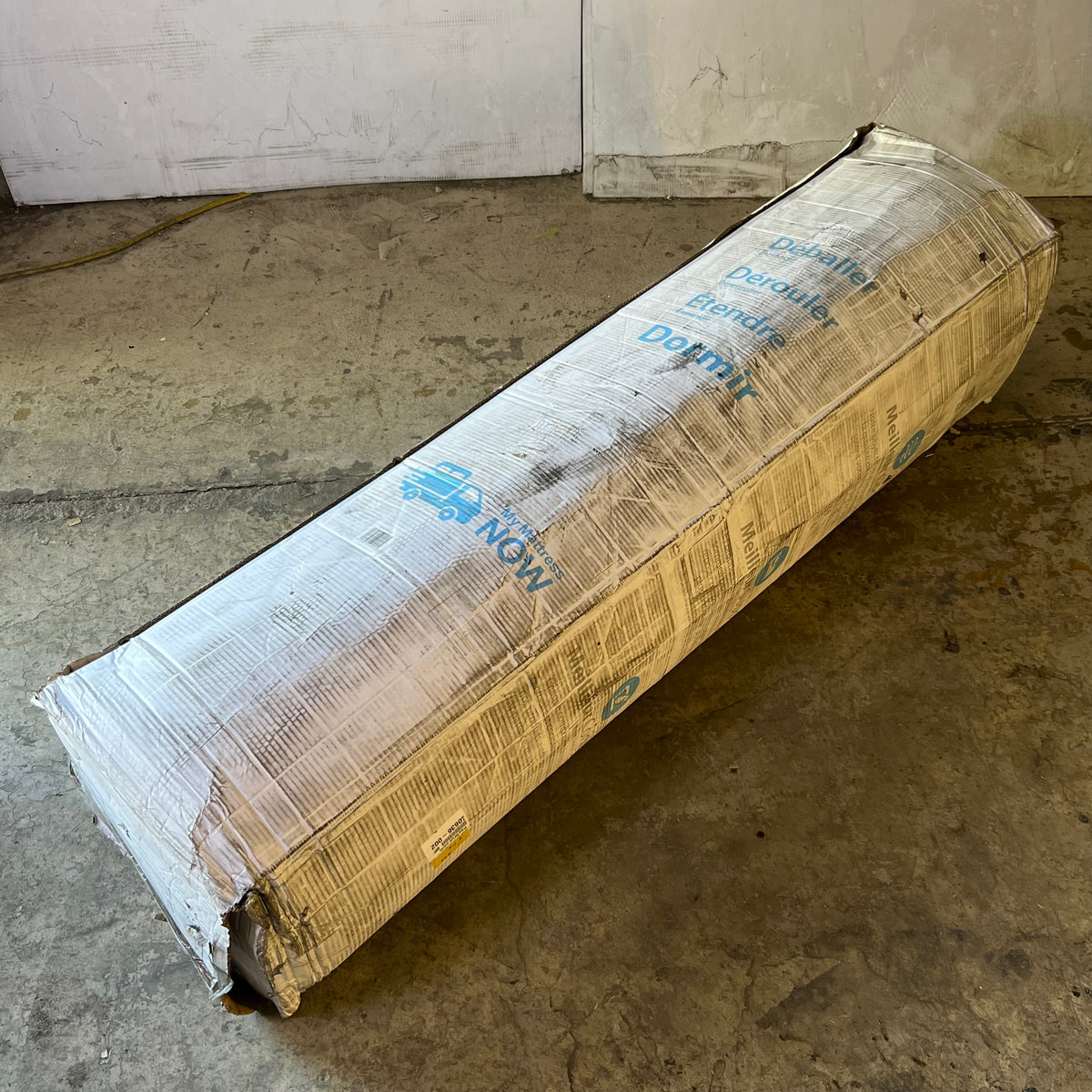 NAUTICA HOME 12" Hybrid Mattress - White IMIF8312QN (New Other, Distressed Box)