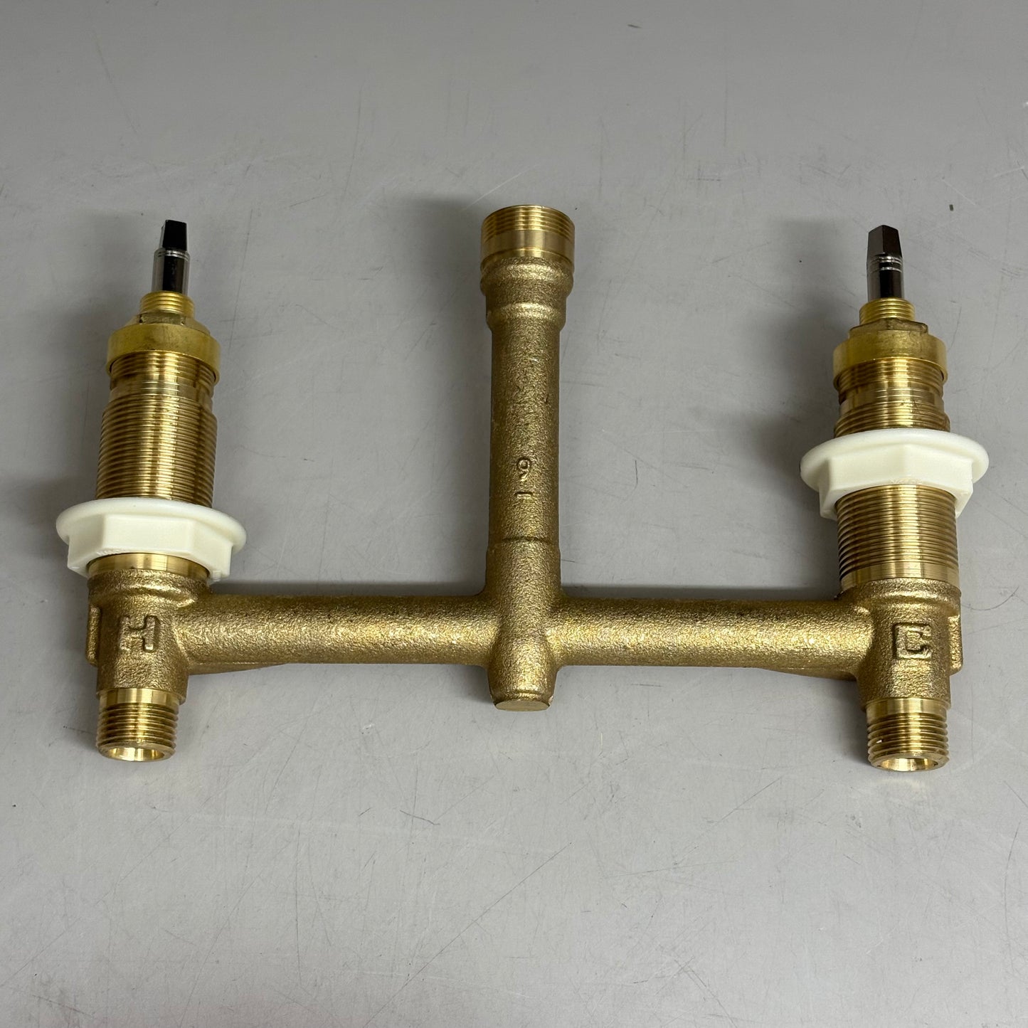 CHICAGO FAUCETS Deck Mounted Manual Ecast Sink Faucet 8" centers 5 1/4" sprout