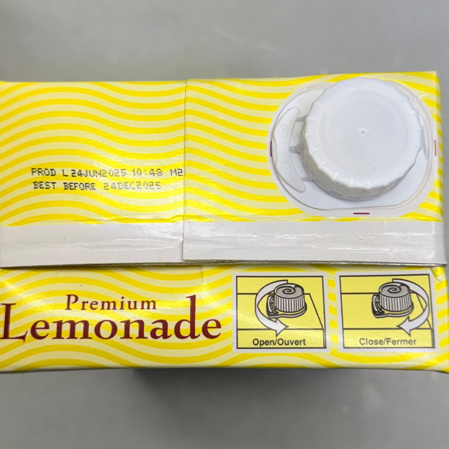ZA@ STARBUCKS (6 PACK) Premium Lemonade Beverage 48 fl oz per Carton BB 12/25 B