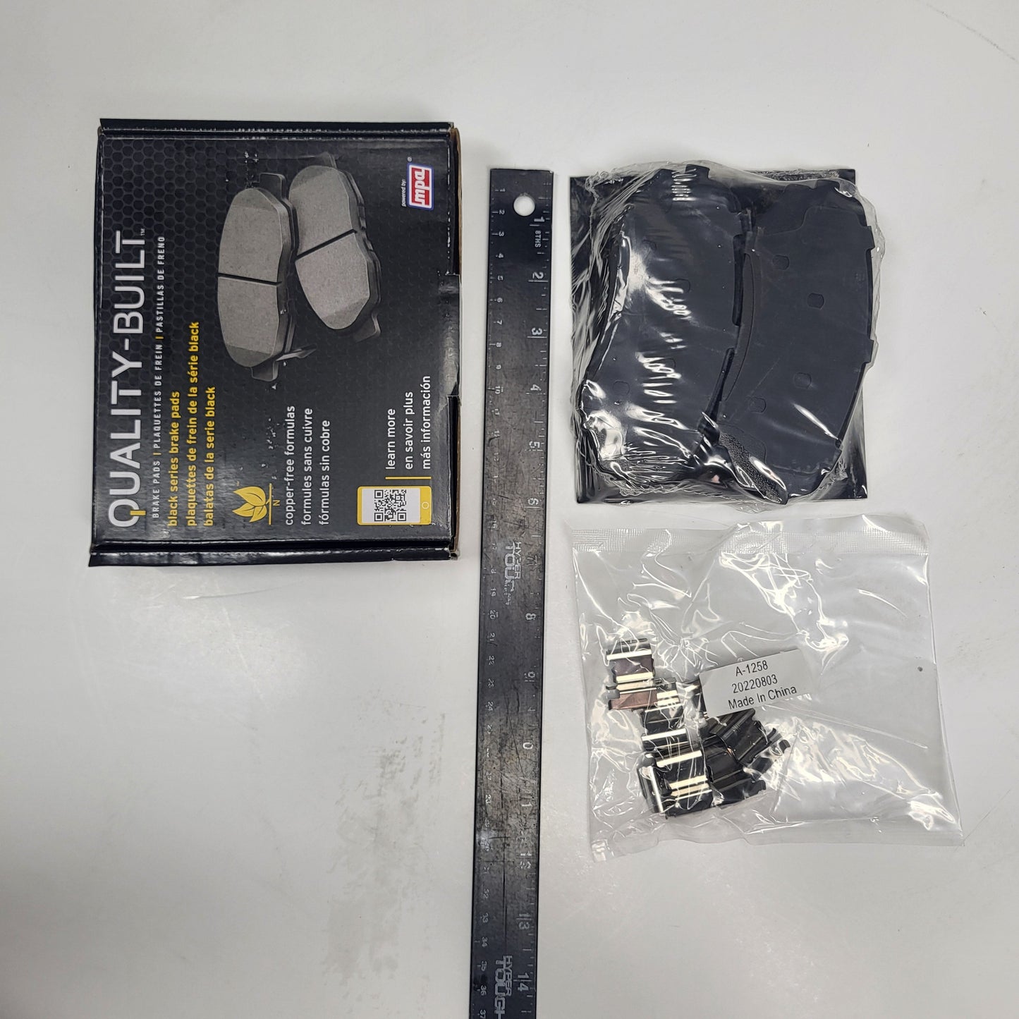 QUALITY-BUILT Ceramic Disc Brake Pad Set Black Front 1003-1258C