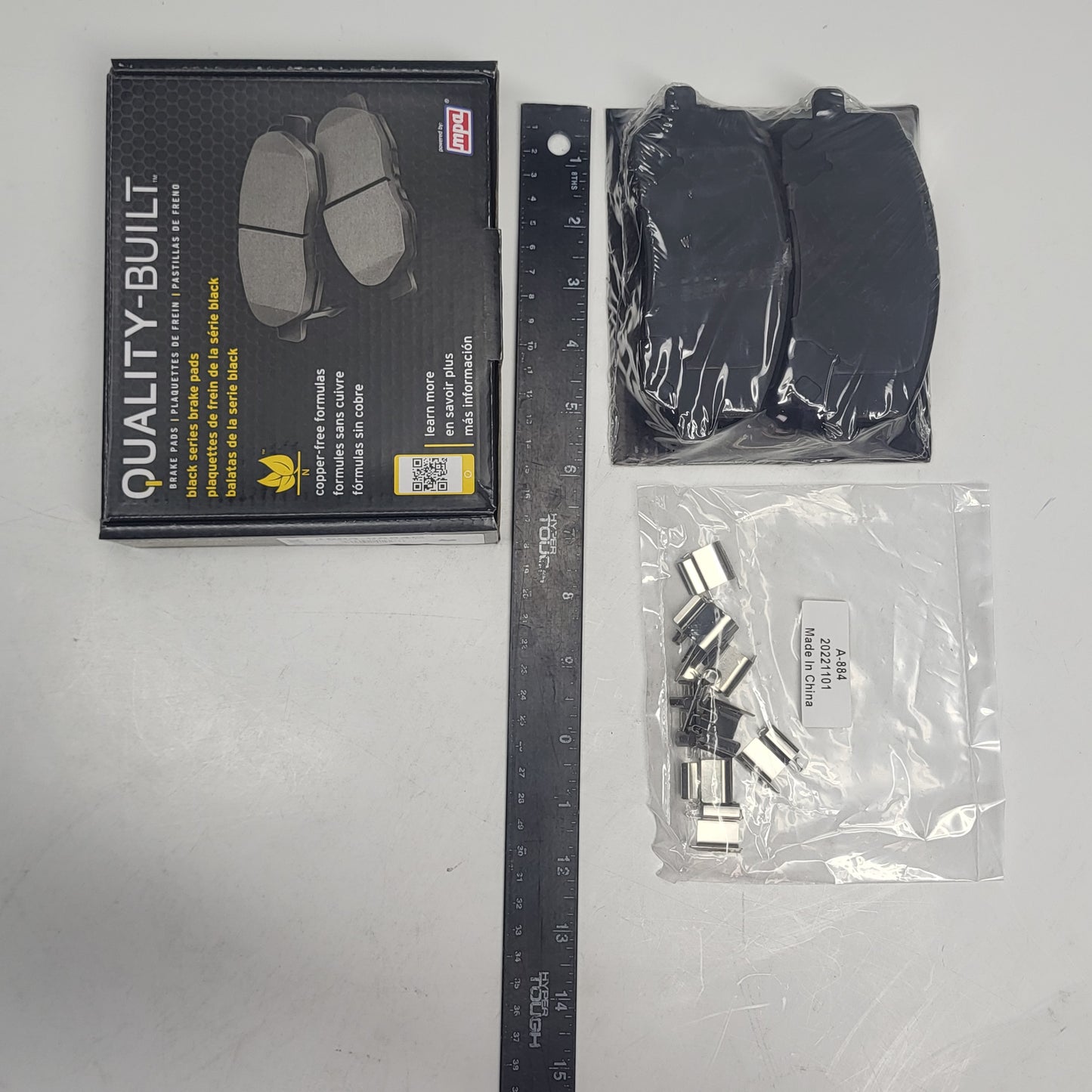 QUALITY-BUILT Ceramic Disc Brake Pad Set Black Front 1003-0884C