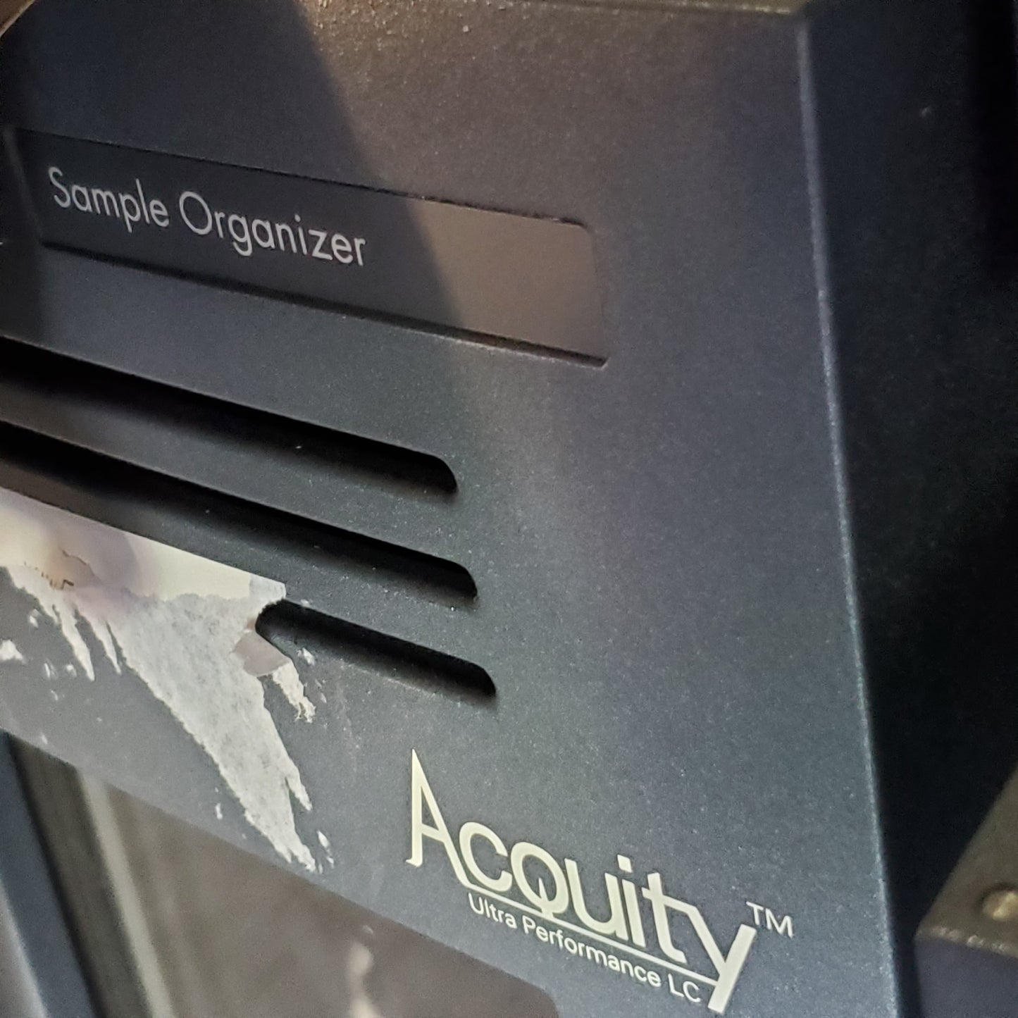 ACQIOTY Ultra Performance LC System W/ Sample Organizer, FLR & PDA Detectors, Column & Sample & Binary Solvent Managers (For Parts Or Not Working)