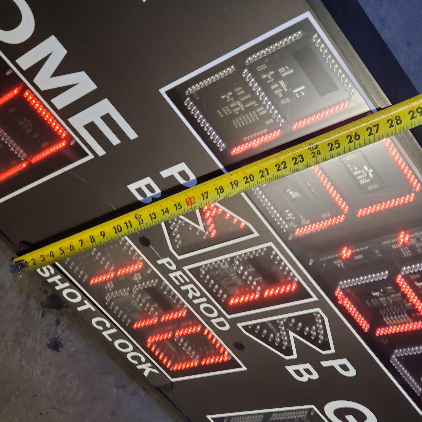 FUN TRONIX Light Portable Multisport Scoreboard 28"x48" SNT-800M (Frame Damage) Without Power Cable & Remote