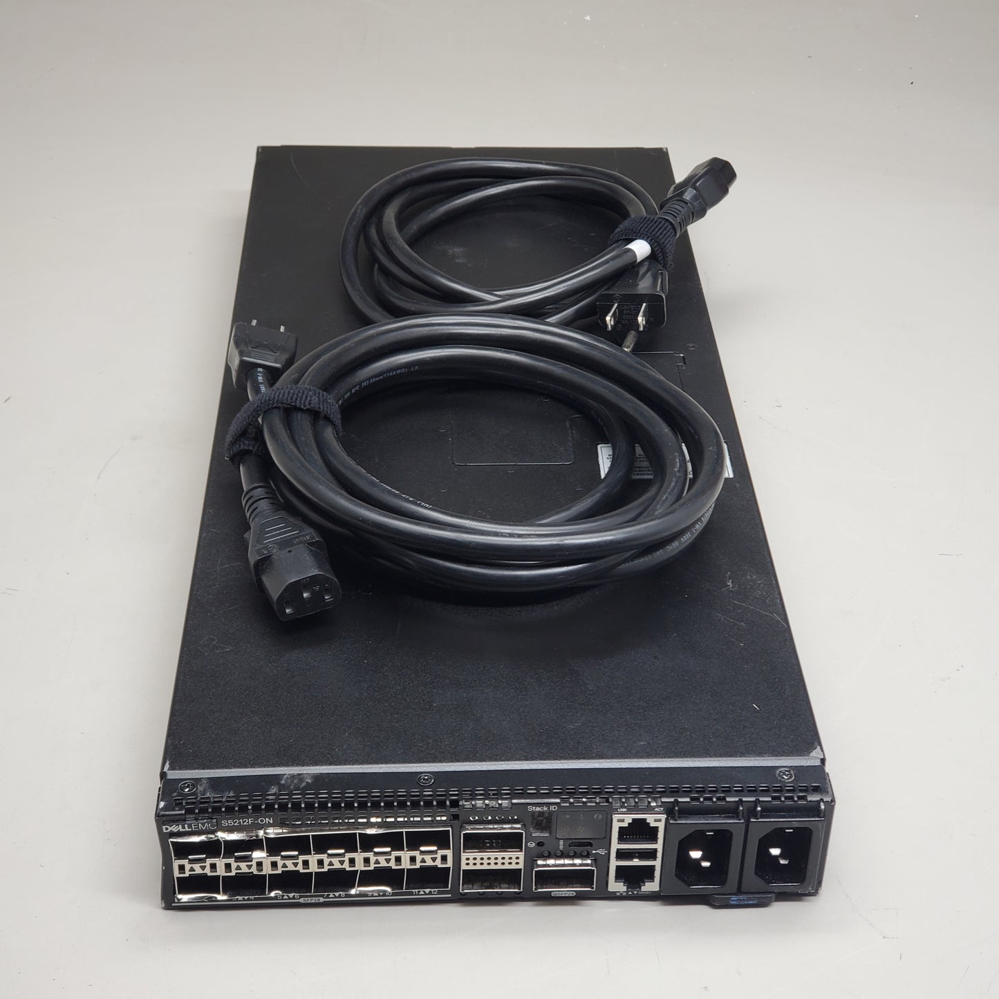 DELL EMC 12x25GB SFP28 3x100GB Front-to-Back Airflow Switch S5212F-ON (Damaged)