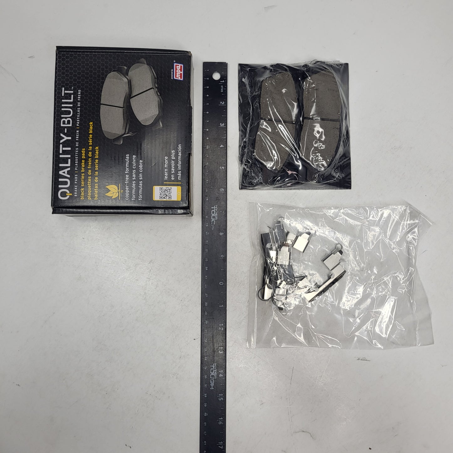 QUALITY-BUILT Ceramic Disc Brake Pad Set Black Front 1003-1592C