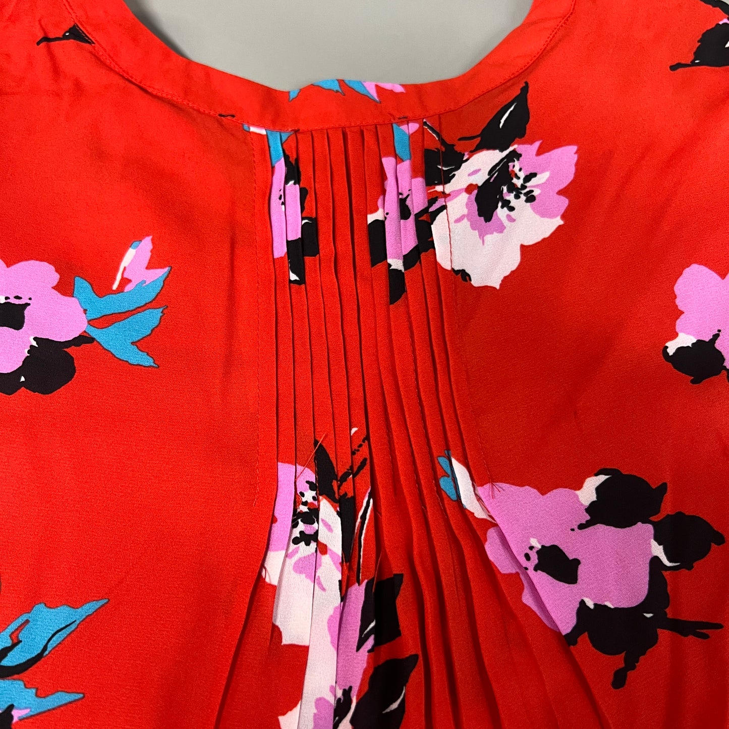 CHELSEA & THEODORE Sleeveless Blouse Women's Size XXL Red Floral Paisley 2165072 (NEW)