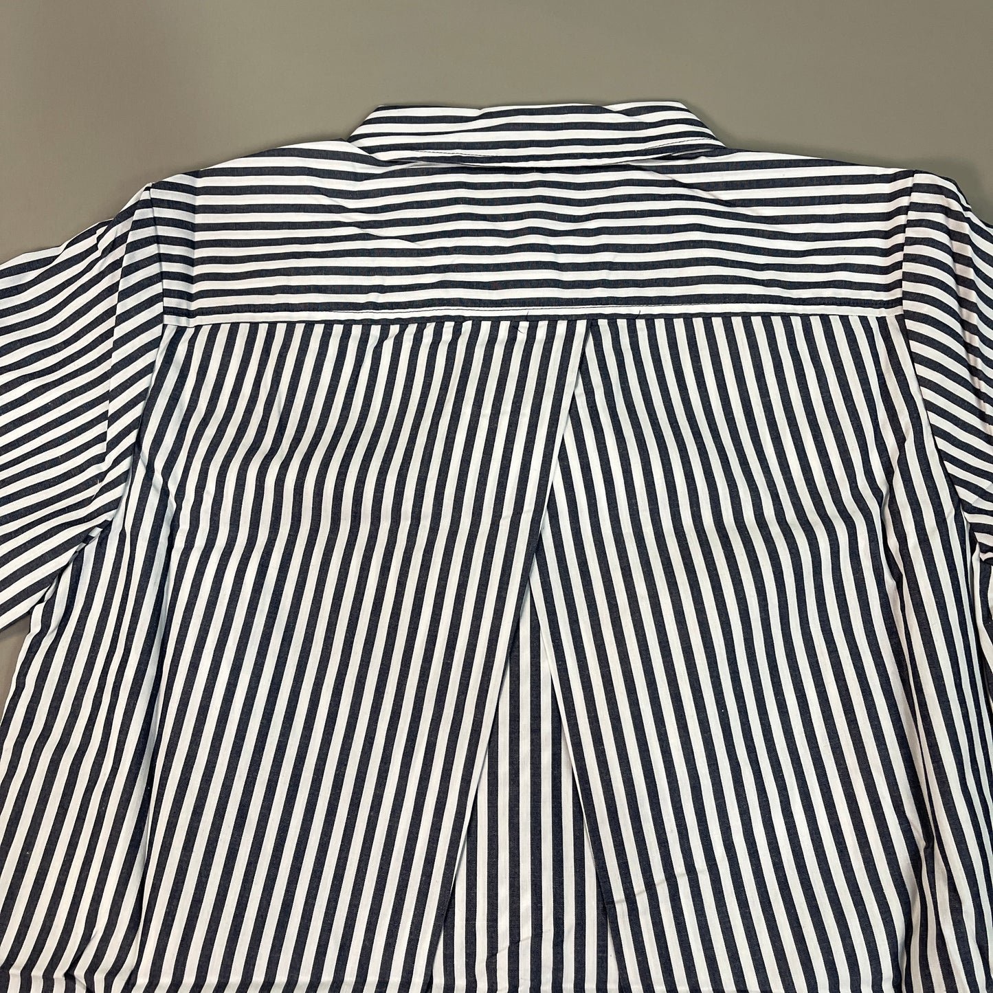 JOAN RIVERS Button Front Shirt w/ Tulie Back Detail Women's Sz XS White, Dk Blue (New)