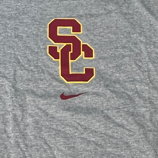 NIKE USC Trojan Interlock Logo Women's Tee Grey Sz XL DJ3113-063 (New)