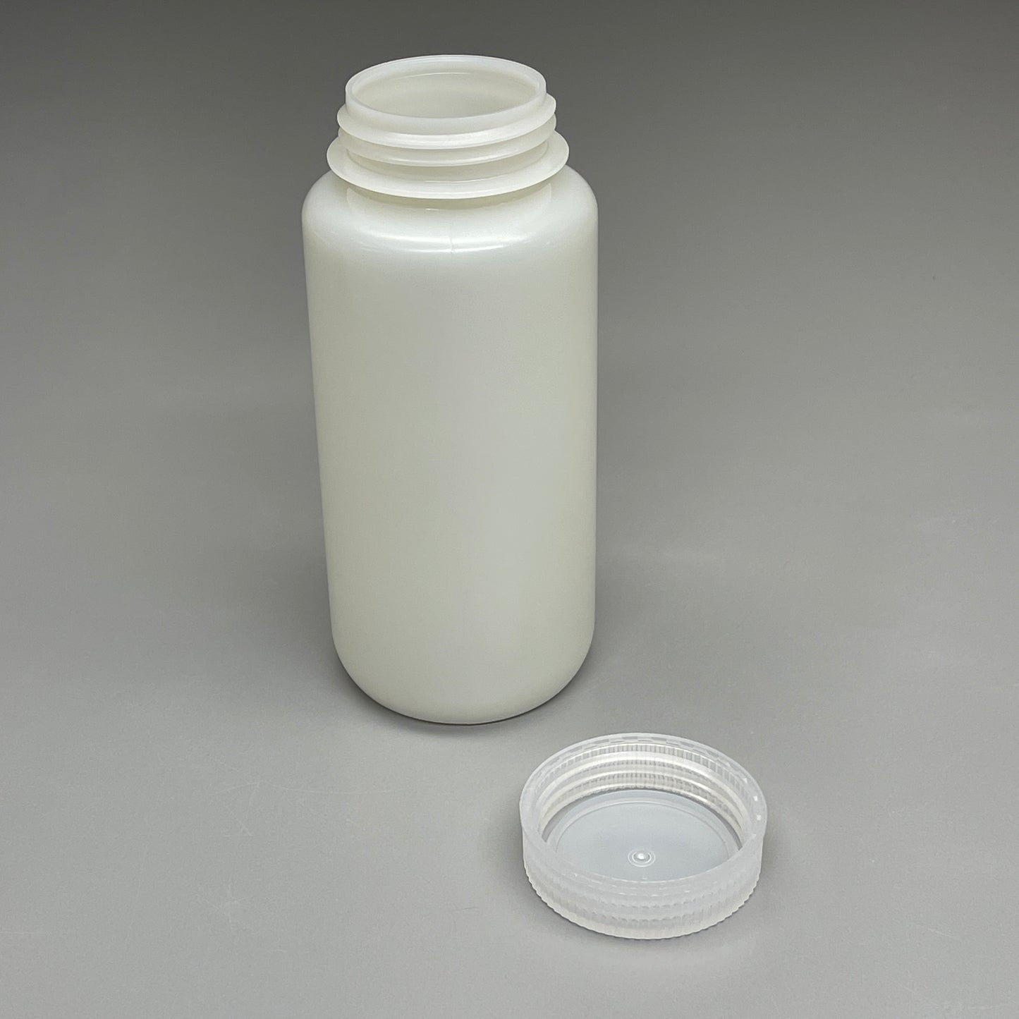 VWR (48 PACK) High Density Polyethylene Wide Mouth Bottle w/ Lid 500ml 41004-114