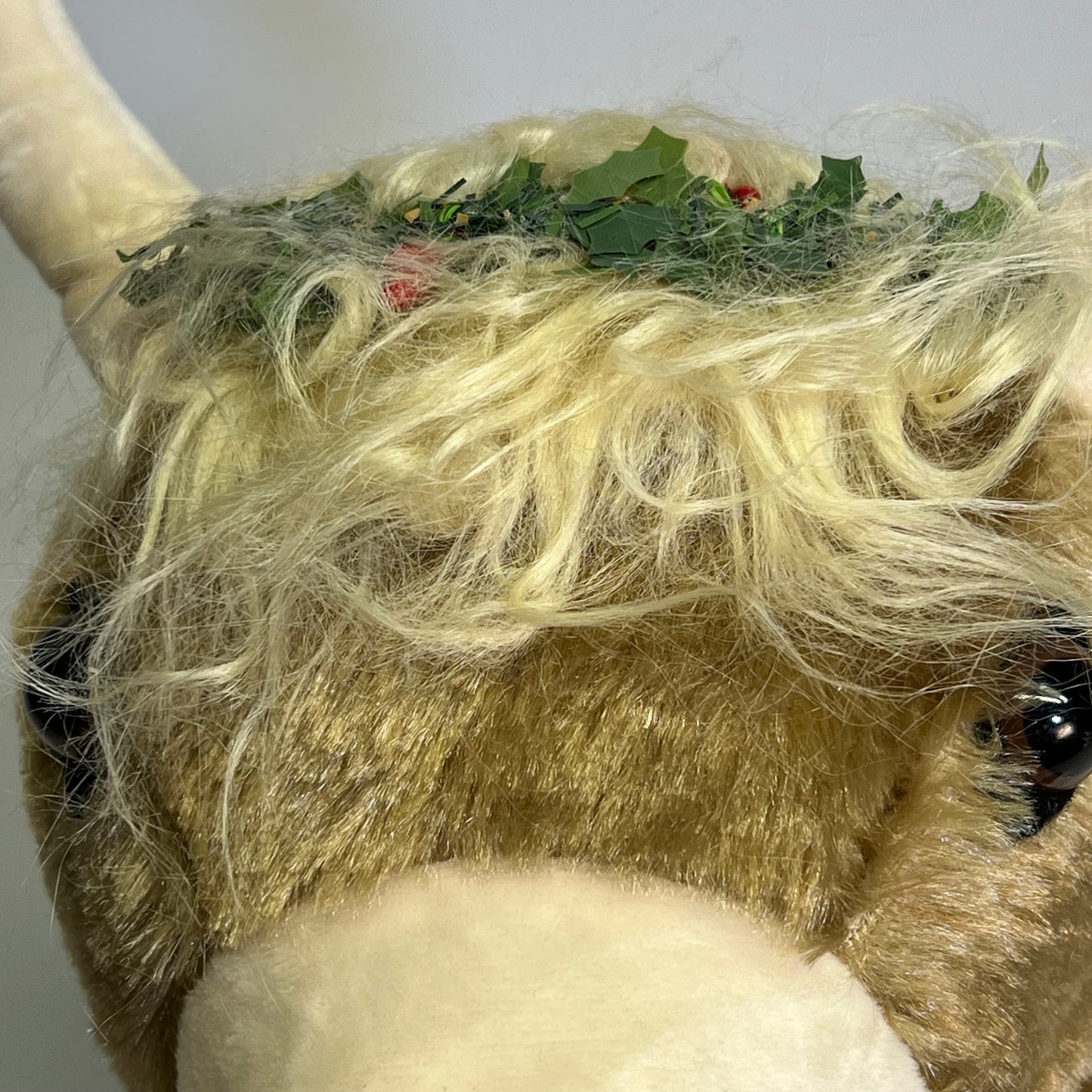 GERSON Plush Holiday Highland Cow Shelf Sitter 24" Light Brown 2801210