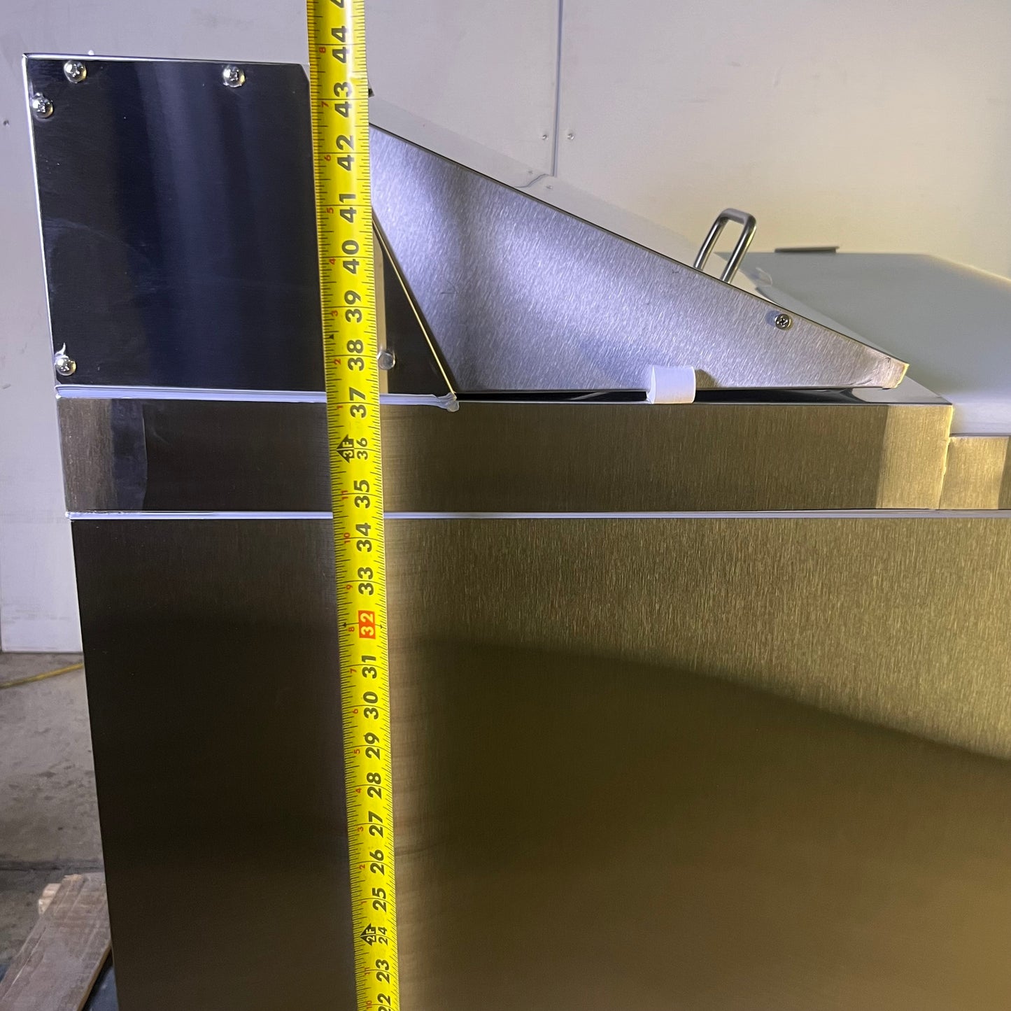 ZA@ AVANTCO 27" 1 Door Refrigerated Sandwich Prep Table 178APT27HC (New Other, Minor Damage)