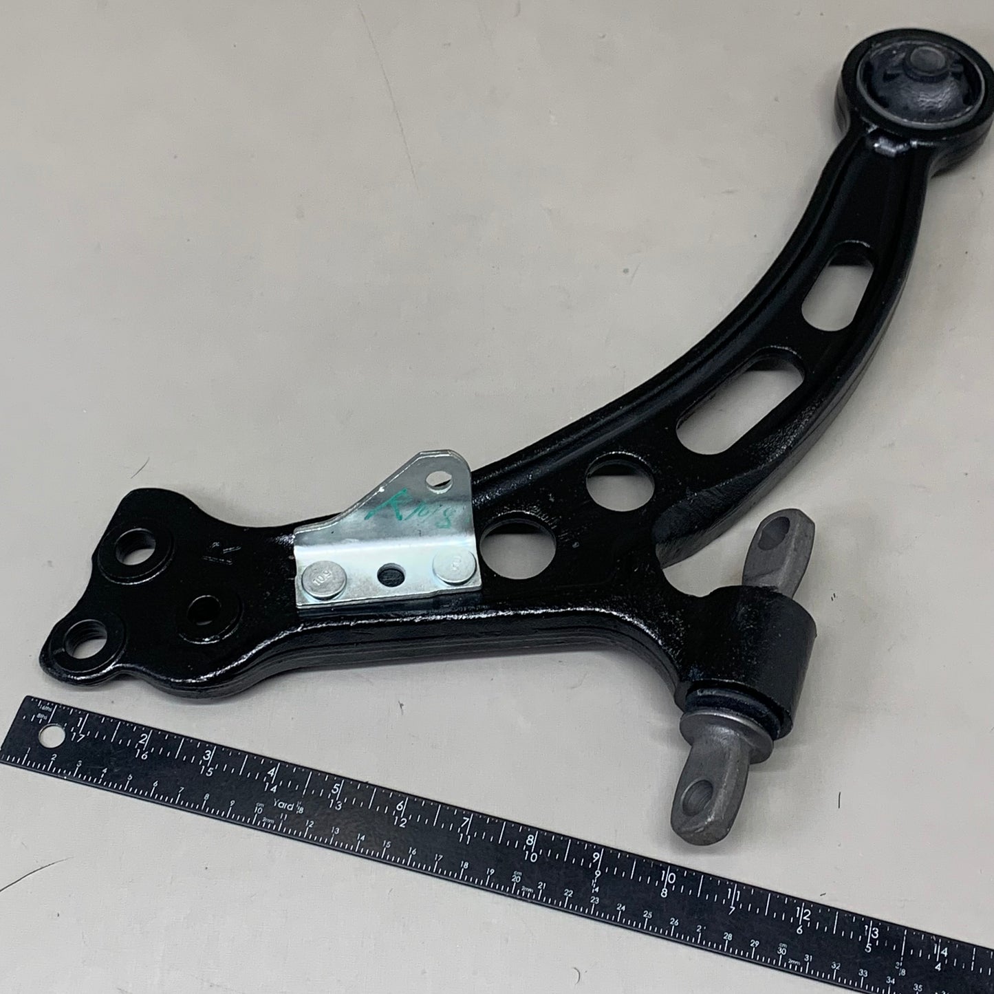 MOOG Front Lower Control Arm Passenger For Lexus & Toyota Models RK640192
