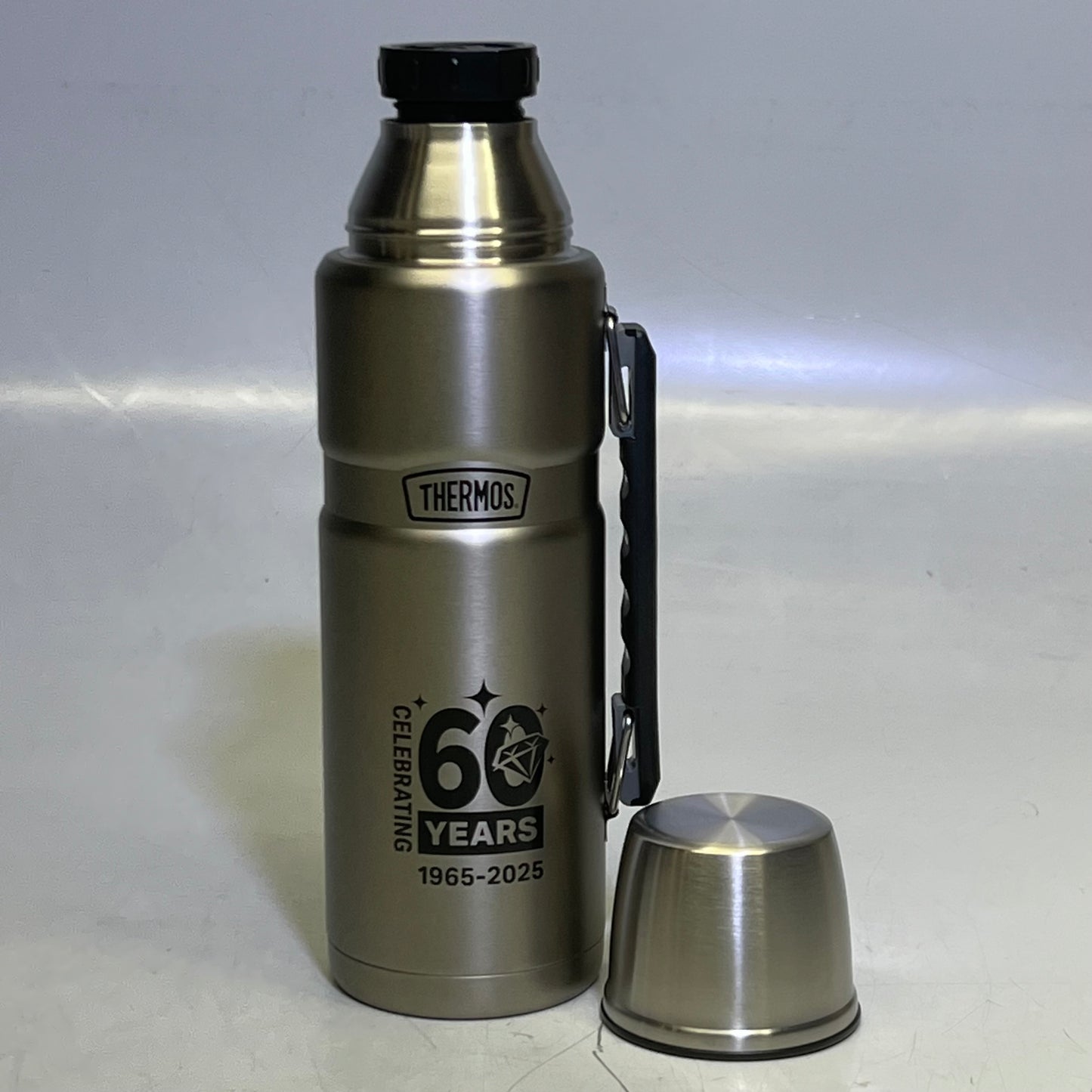 THERMOS Stainless Steel Vacuum Insulated Beverage Bottle 40 oz. SK2010MSTRI4