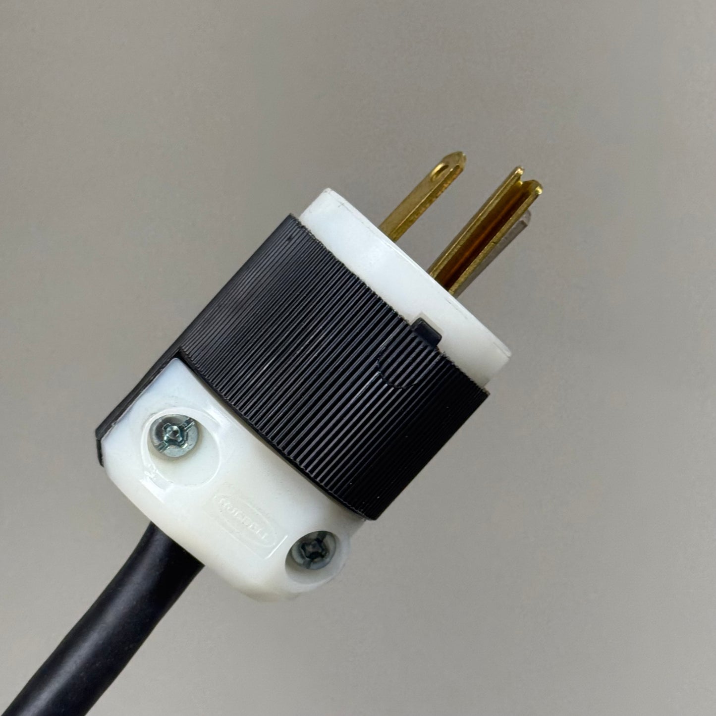 ZA@ HUBBELL Plug on a Seoprene Cord 3/C 14 AWG 300V LA 1014-N515P