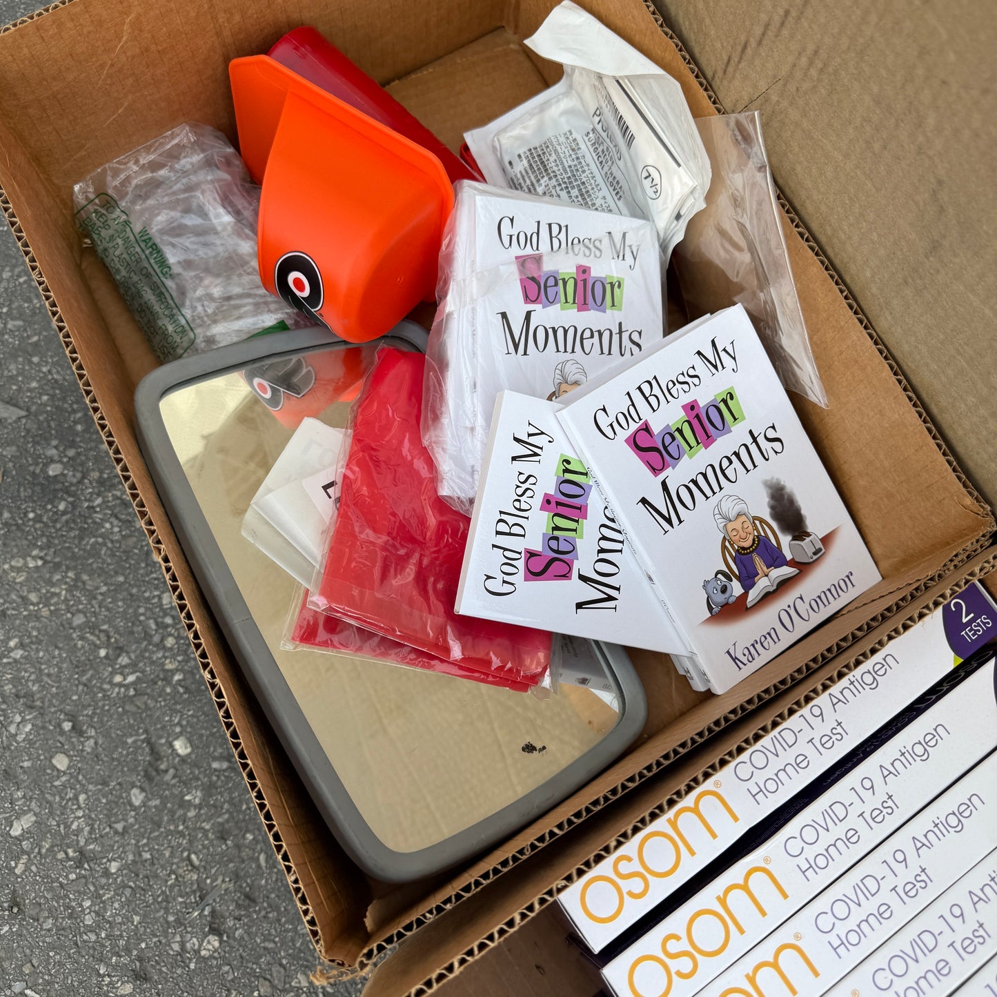 ZA@ Pallet of MIXED Rubber Trim, Plastic Pipes, Coveralls, Broken Putters, & MORE! (AS-IS)