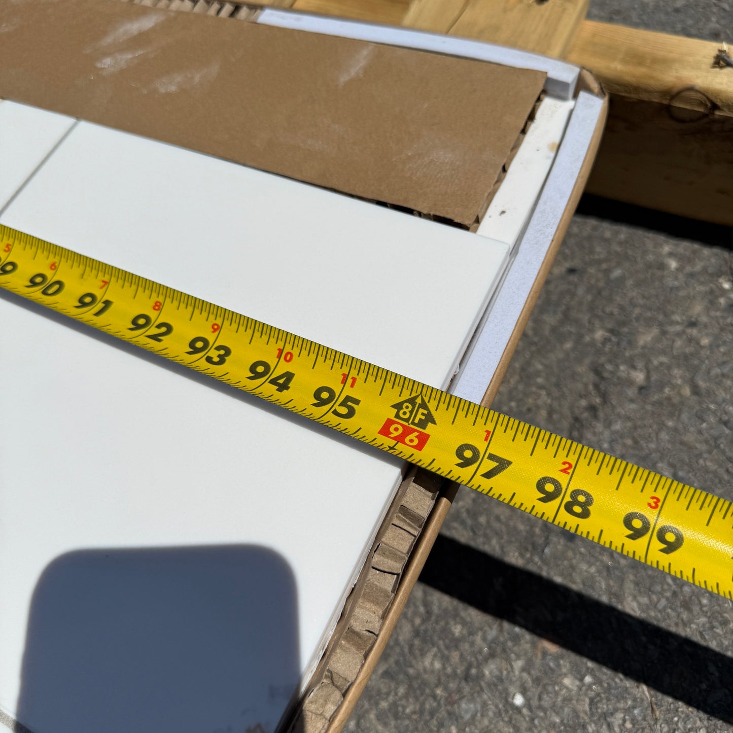 ZA@ Pallet of SAM MÜELLER Belair Solid Surface 2-Sided Shower Wall Kit (AS-IS)