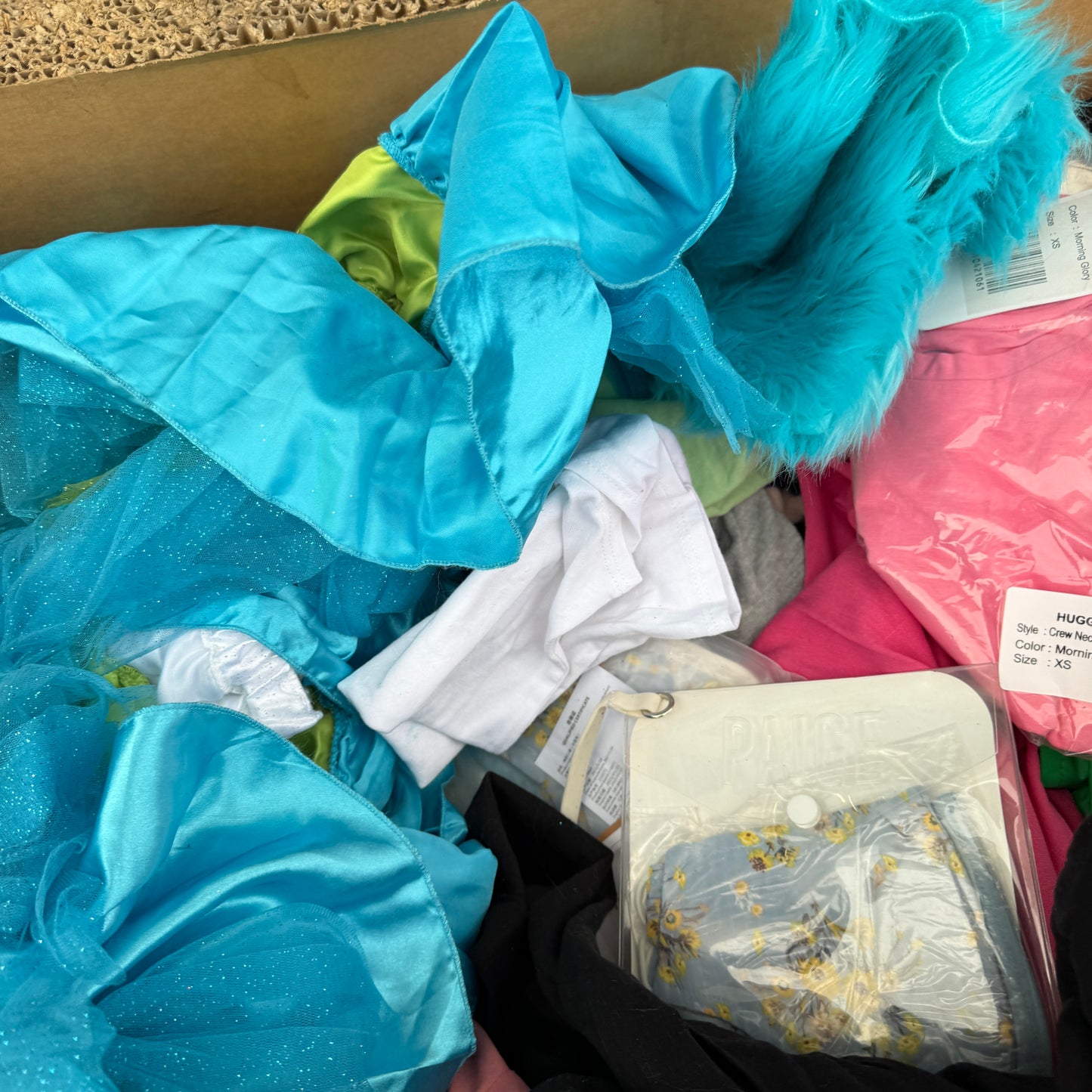 ZA@ Pallet of MIXED Men’s & Women’s Clothing & Kid’s Costumes