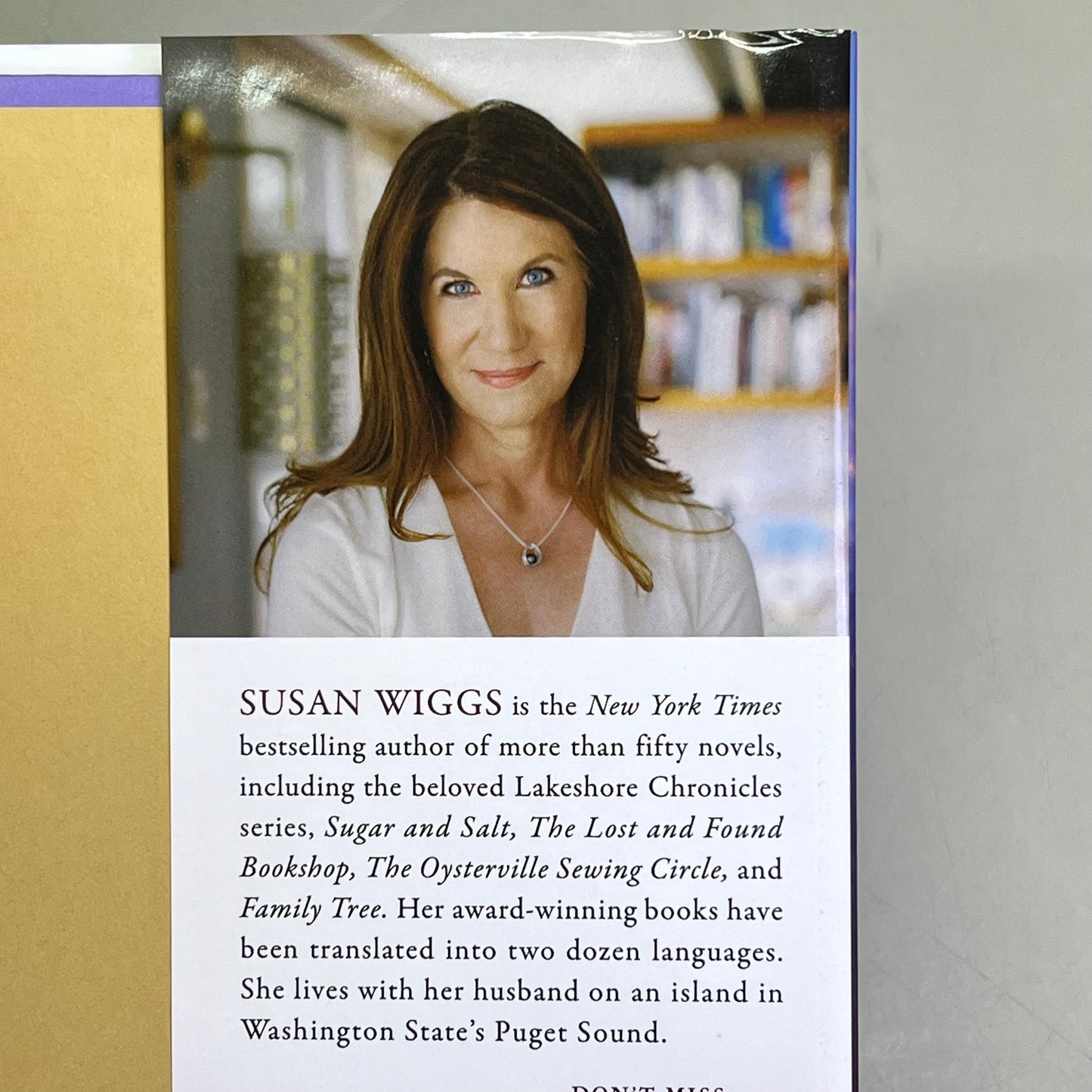 WELCOME TO BEACH TOWN Secrets & Scandal In A California Beach Town By Susan Wiggs