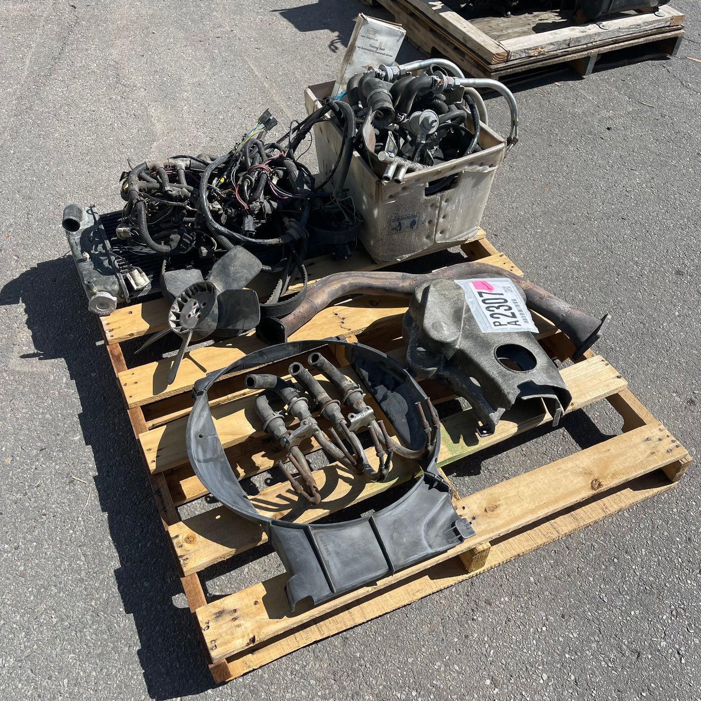 ZA@ Pallet of MIXED Engine Parts (AS-IS)