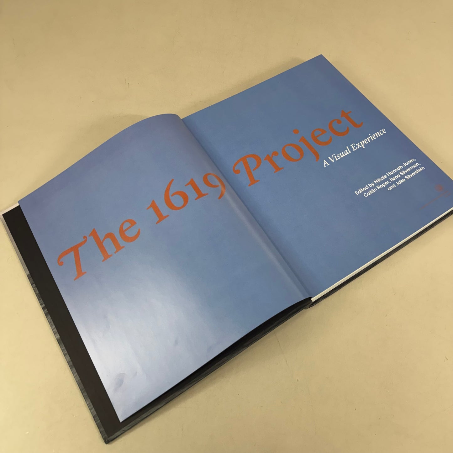 THE 1619 PROJECT: A VISUAL EXPERIENCE Nikole Hannah-jones & the New York Times Magazine (New (Good))