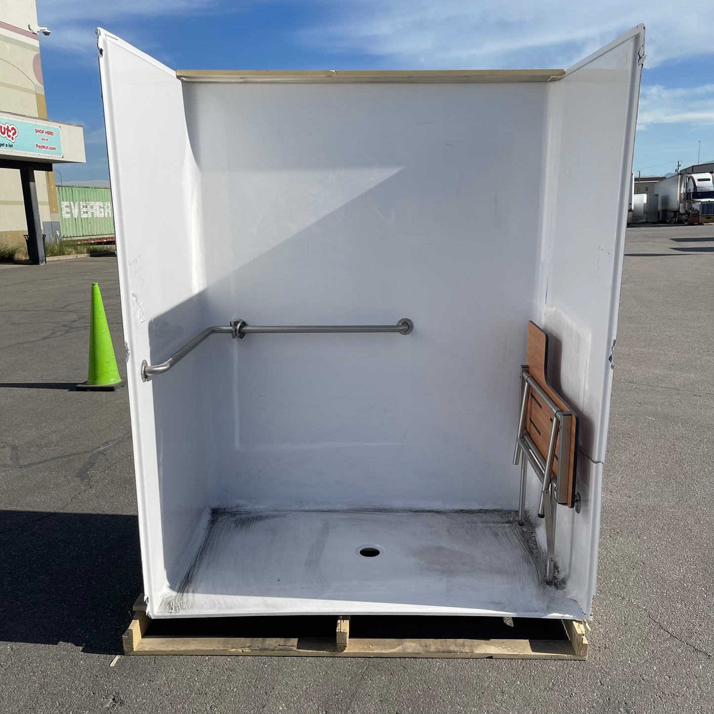 ZA@ Pallet of FIBER CARE BATHS Shower Unit White (Damaged)(A)