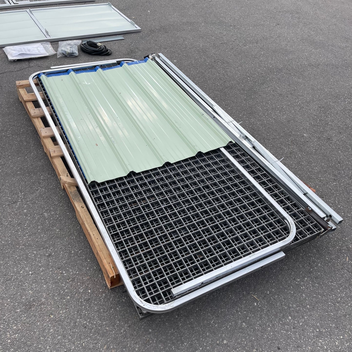 Z@ FARM & YARD 2 Bay Raised Safety Kennel