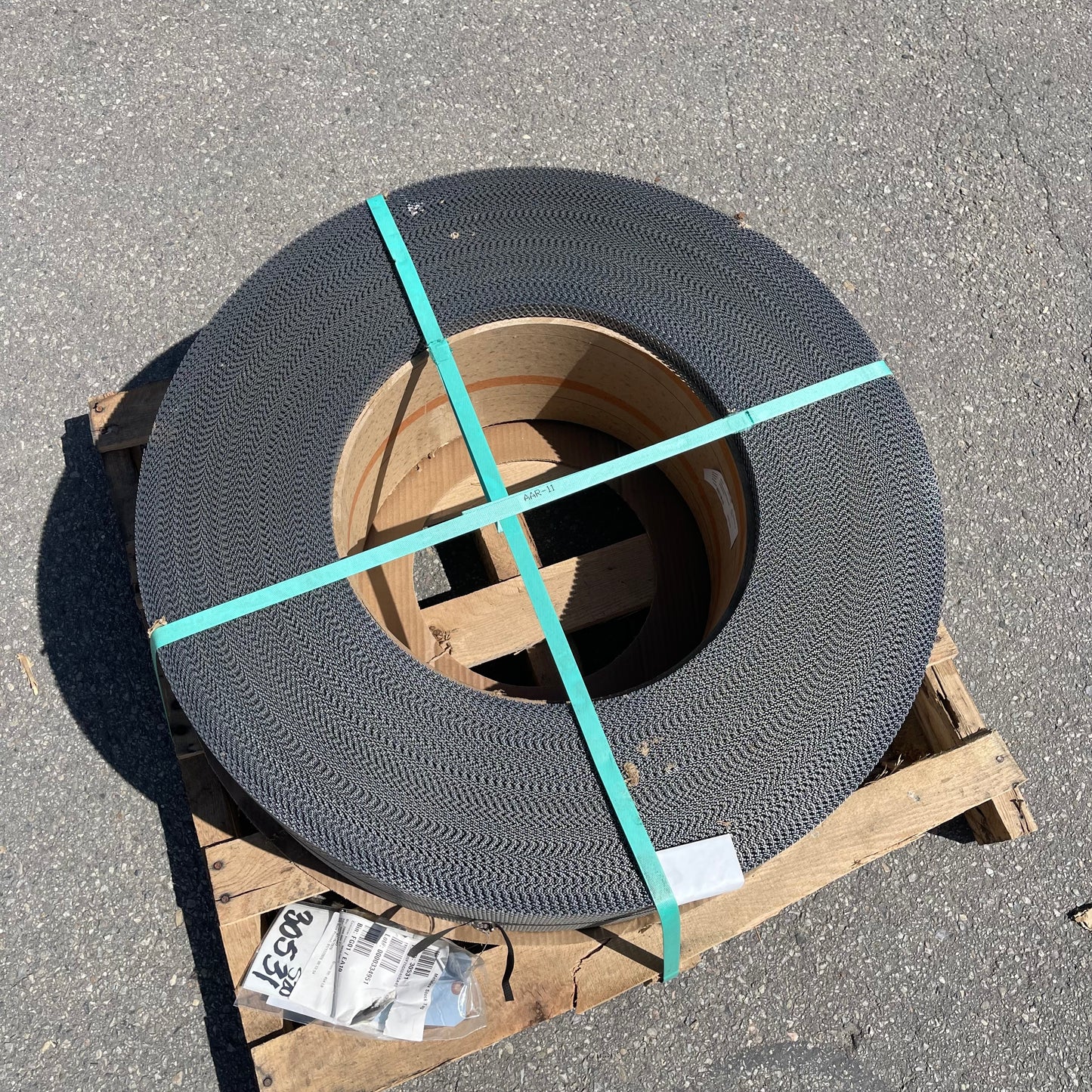 ZA@ Pallet of METALEX Expanded Metal Mesh Roll for Machine Guards, Filters, Sunshades, Fencing, etc. 10” W Steel (AS-IS)