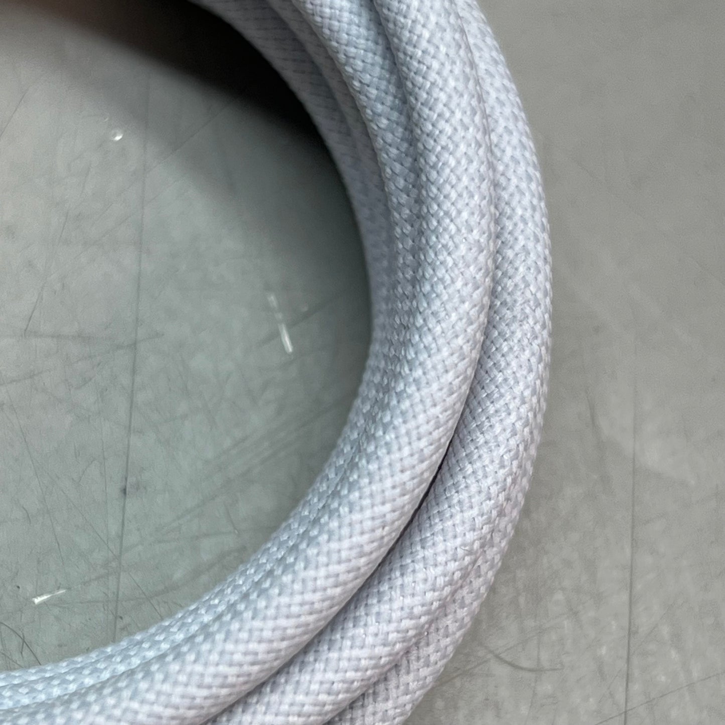 APPLE USB-C Woven Charge Cable 240 Watt (2 M) White MU2G3AM/A (Return)