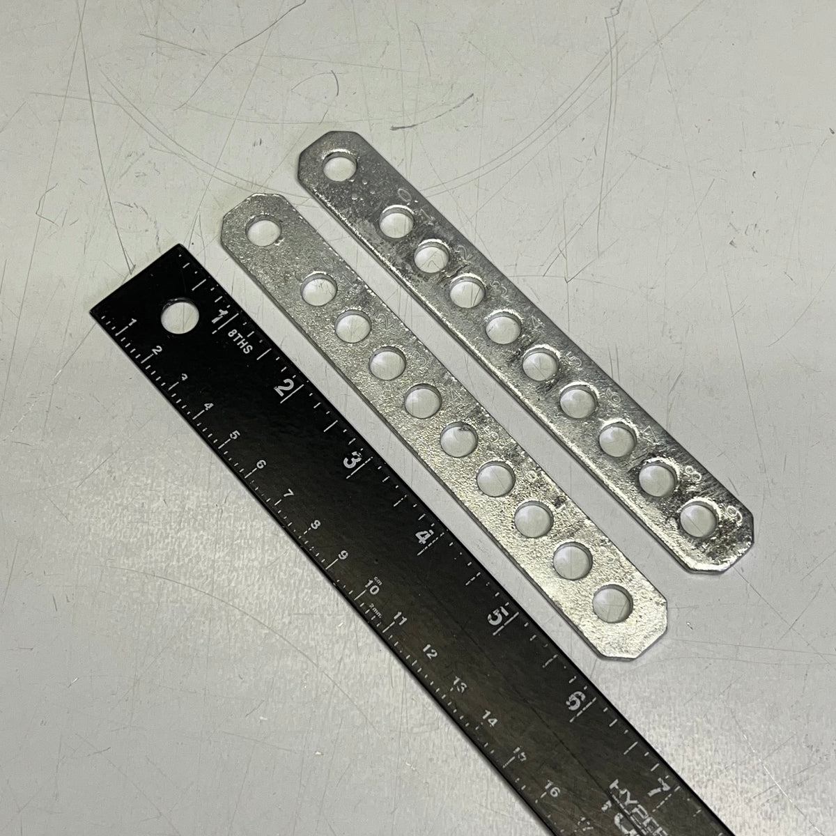 AMPHENOL ANTENNA SOLUTIONS Mounting Kit For Base Station Antennas Silver APM40-5E