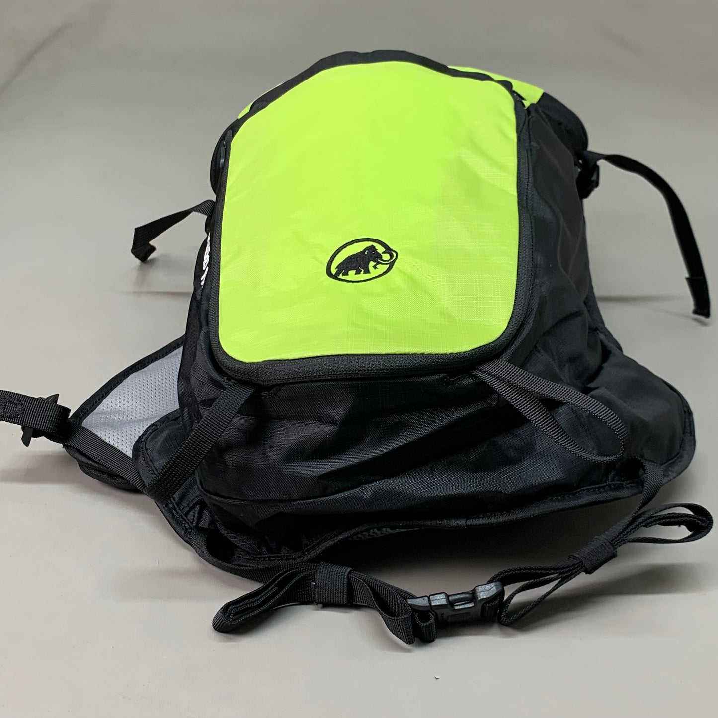 MAMMUT Neon Speed 15 Liter Backpack Small Slim High-Lime Black MAM01BW