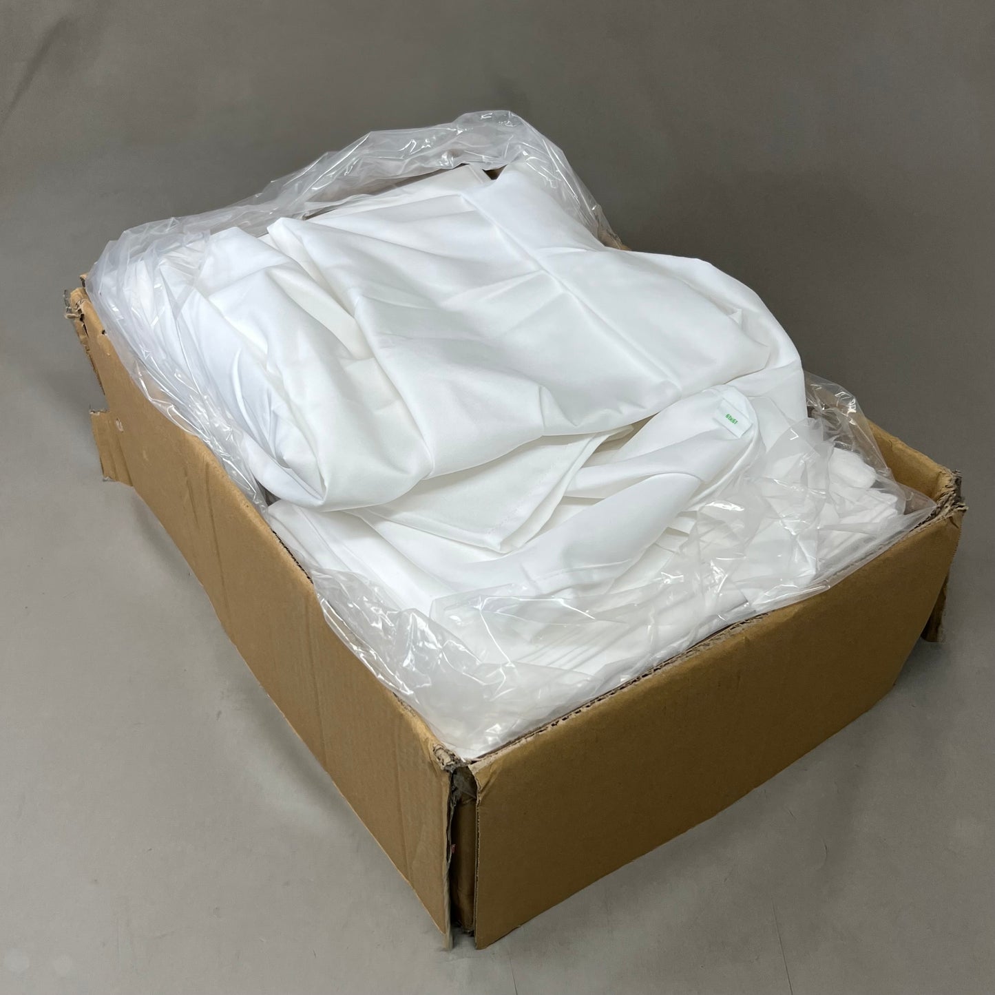 ARAMARK (24 Pack) White Polyester Table Cloths For Restaurants Square 61"x61" NP0018