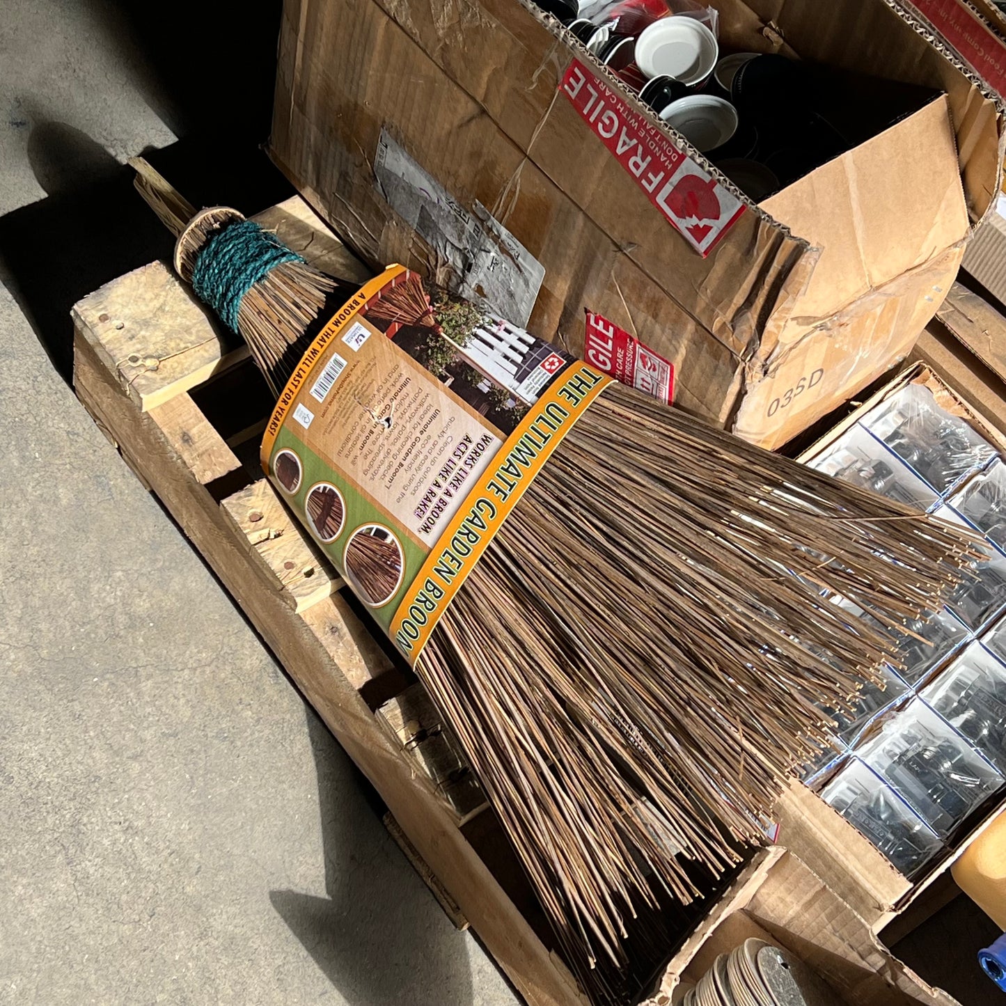 ZA@ Pallet of MIXED Plumbing Hardware, O-rings, Tattoo Tubes, Pool Step, Toilet Seats & More!!!! (AS-IS)