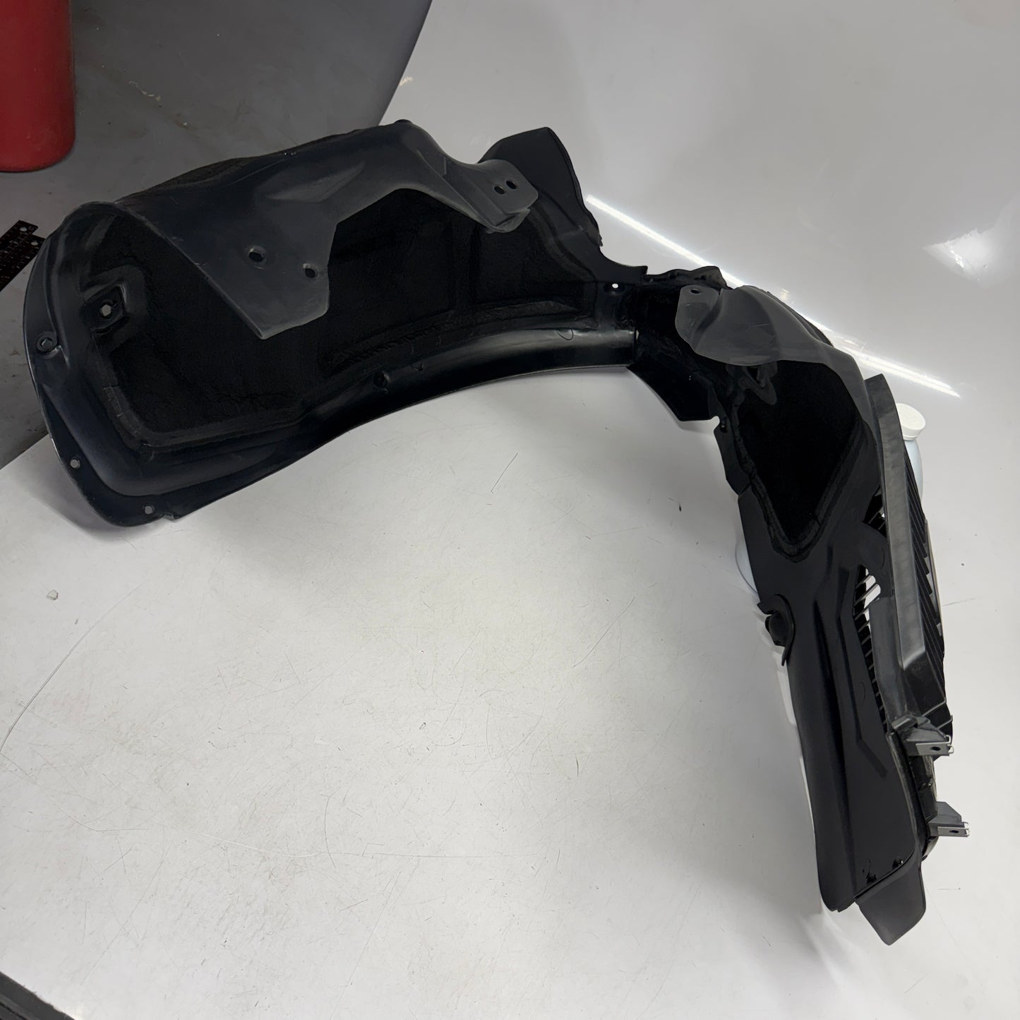 TESLA Model S 2016-2020 Front Right Wheel Arch Fender Liner Splash 1063694-00-D